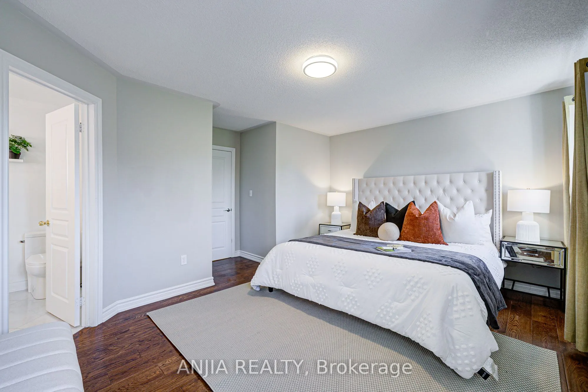 54 Rainbow Valley Crescent