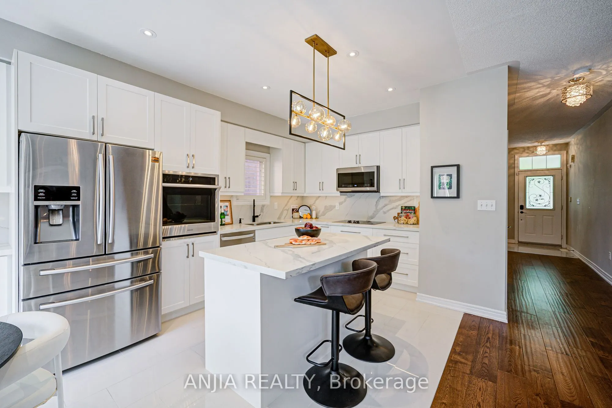 54 Rainbow Valley Crescent