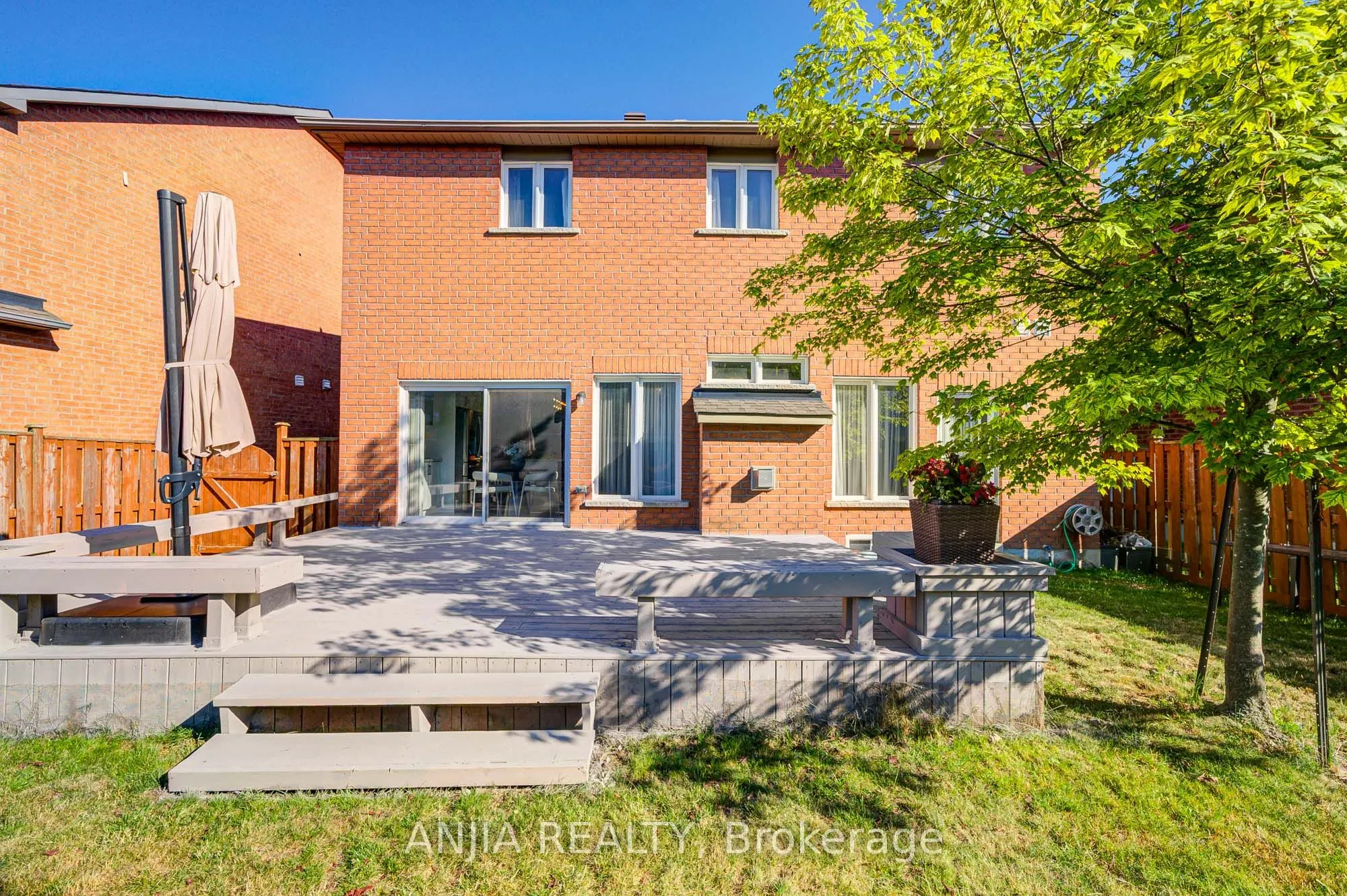 54 Rainbow Valley Crescent