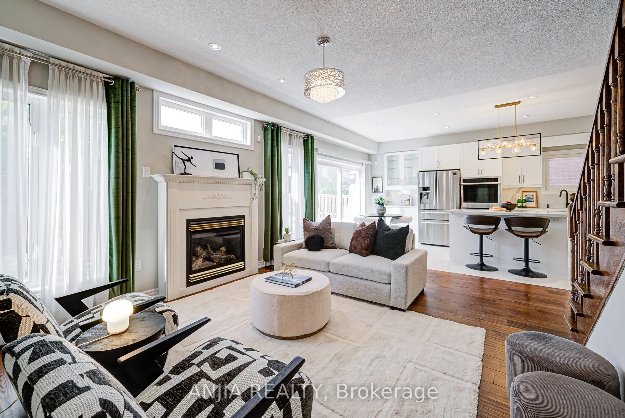 54 Rainbow Valley Crescent