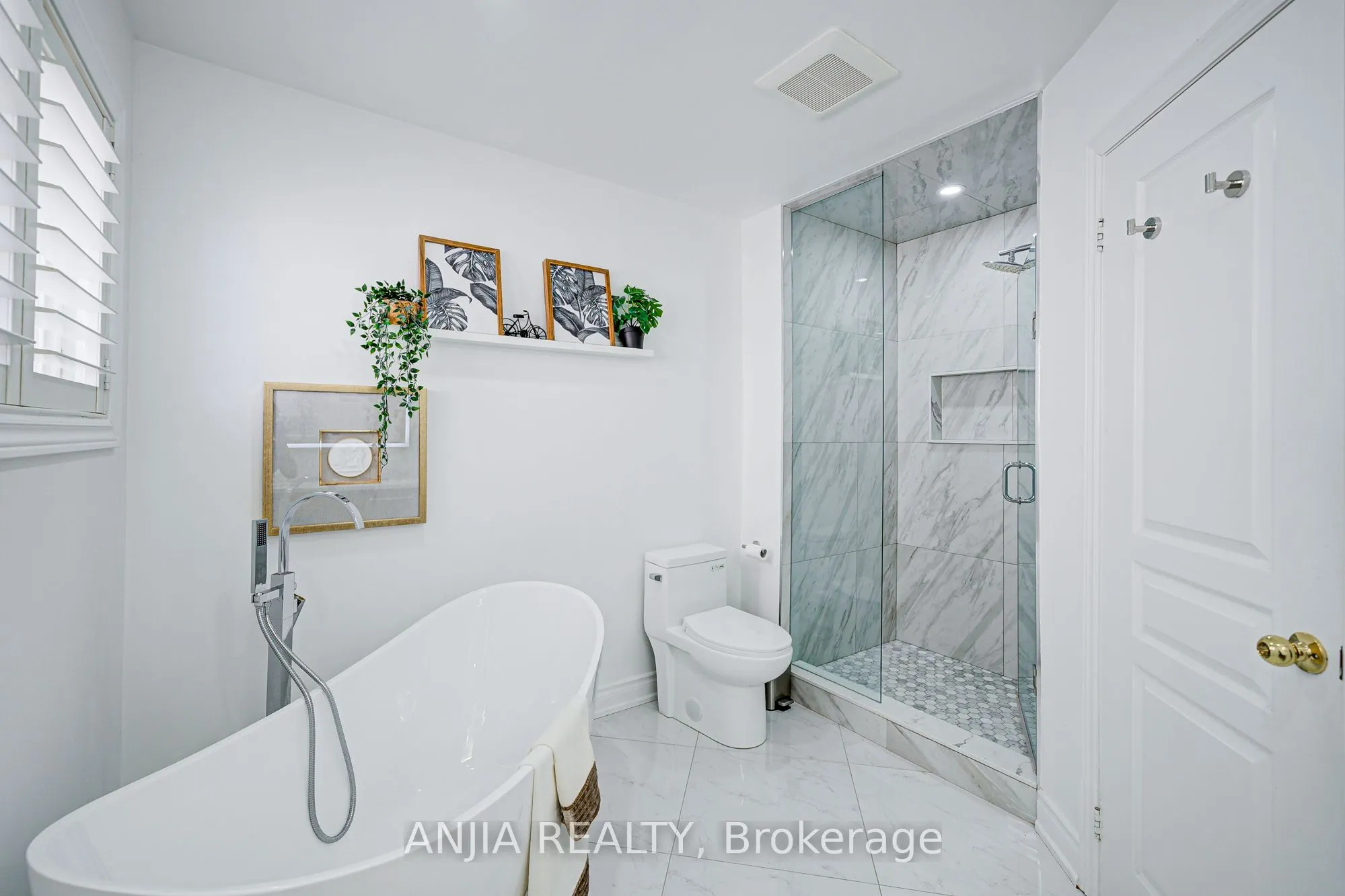 54 Rainbow Valley Crescent