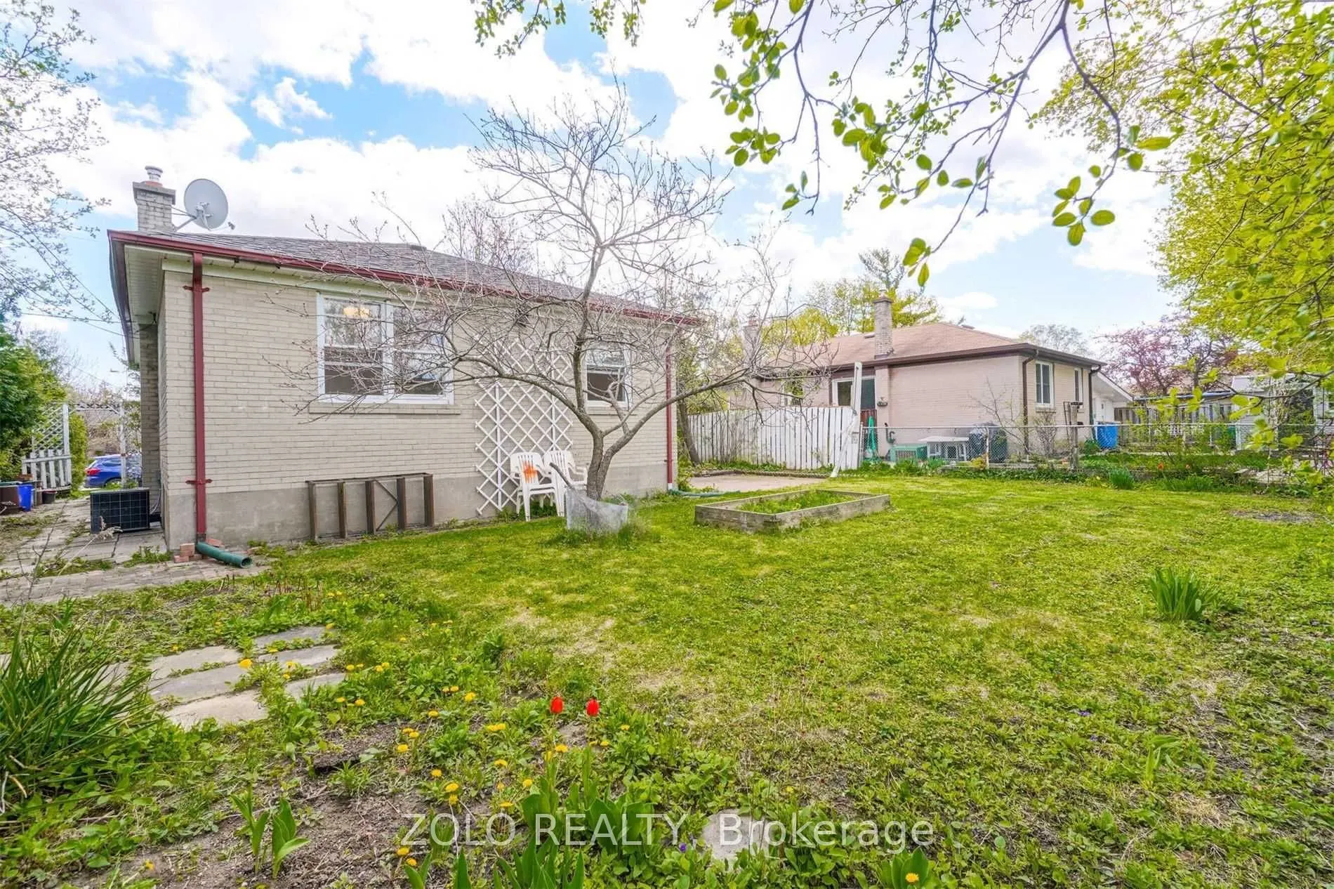 525 Lynett Crescent