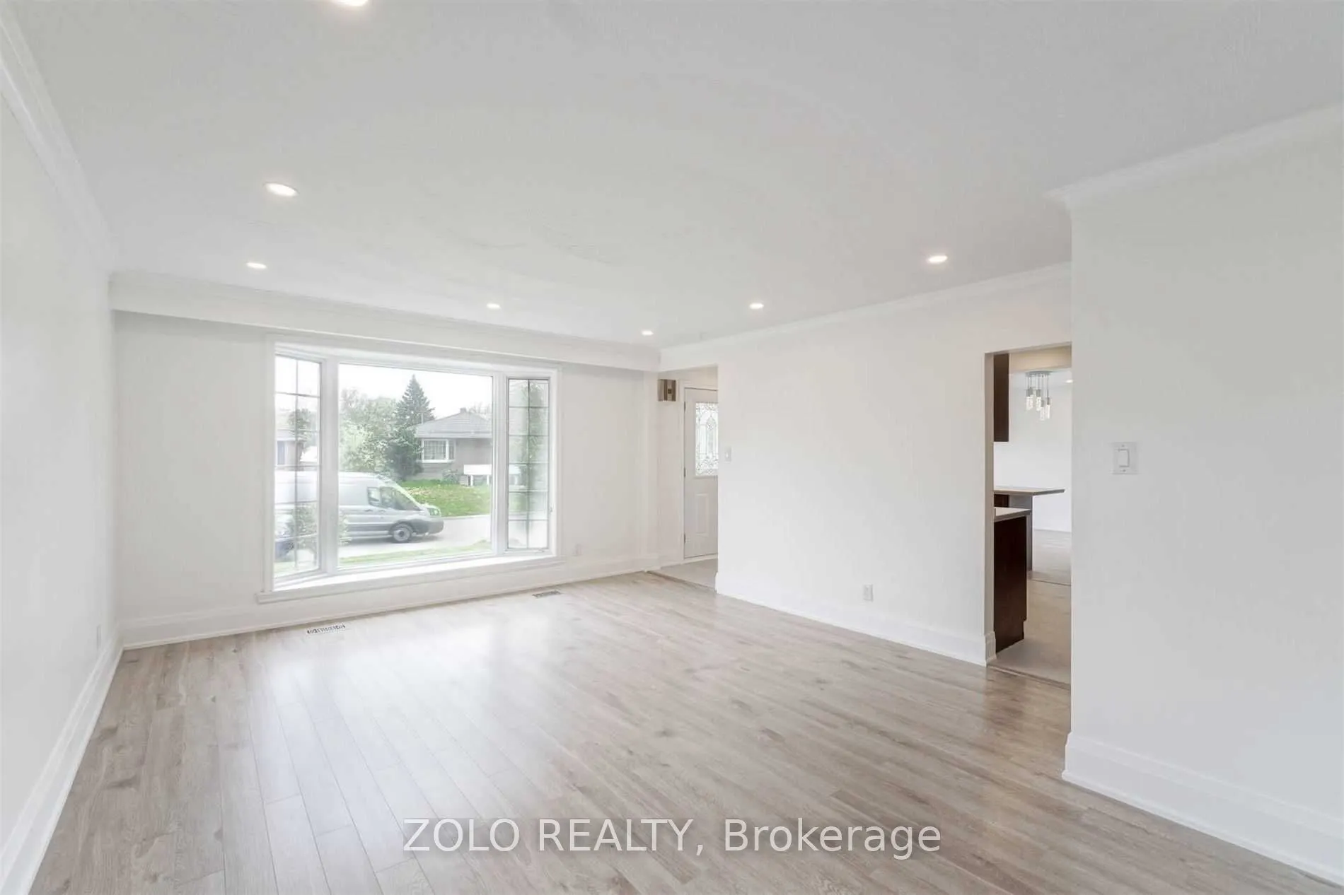 525 Lynett Crescent