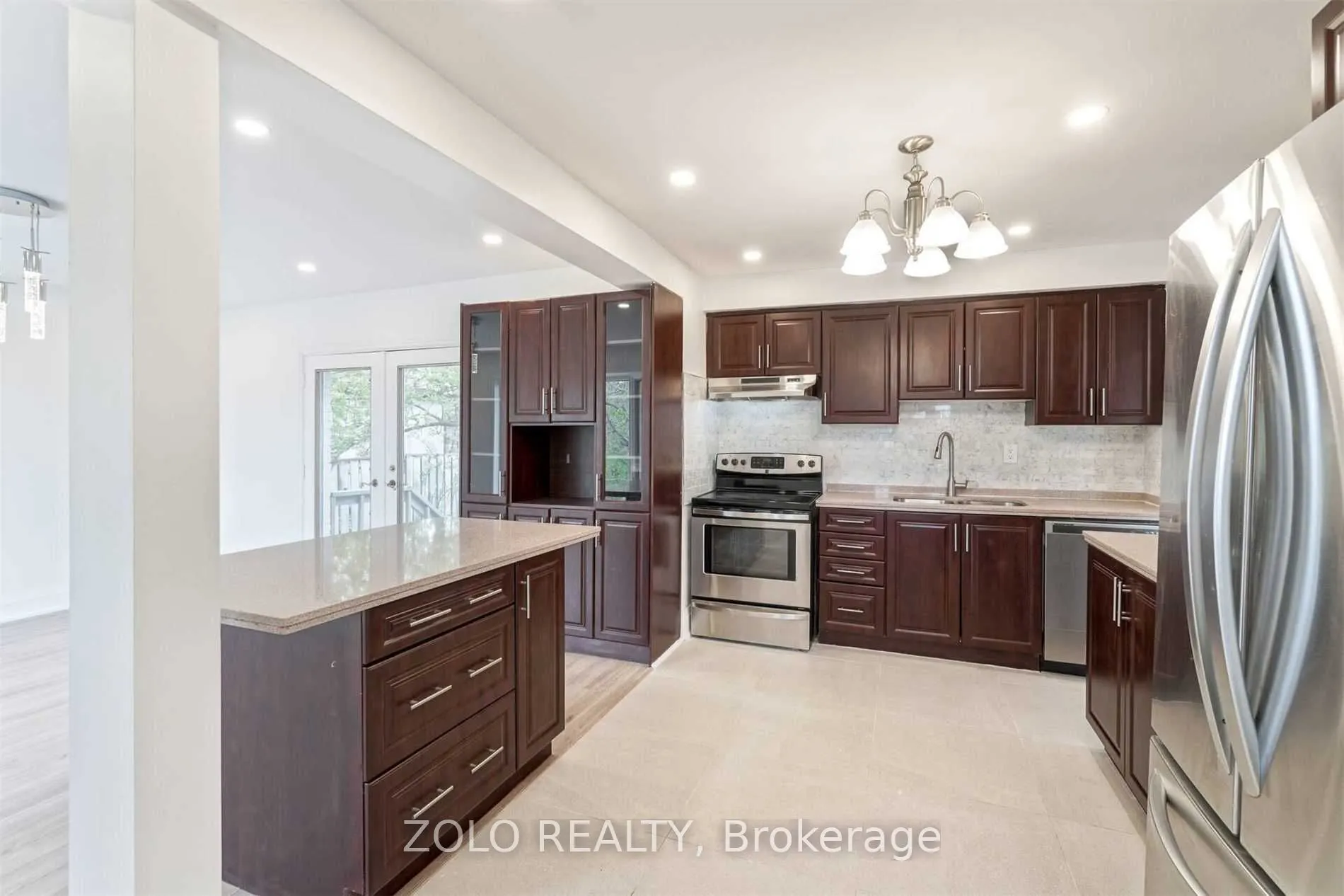 525 Lynett Crescent