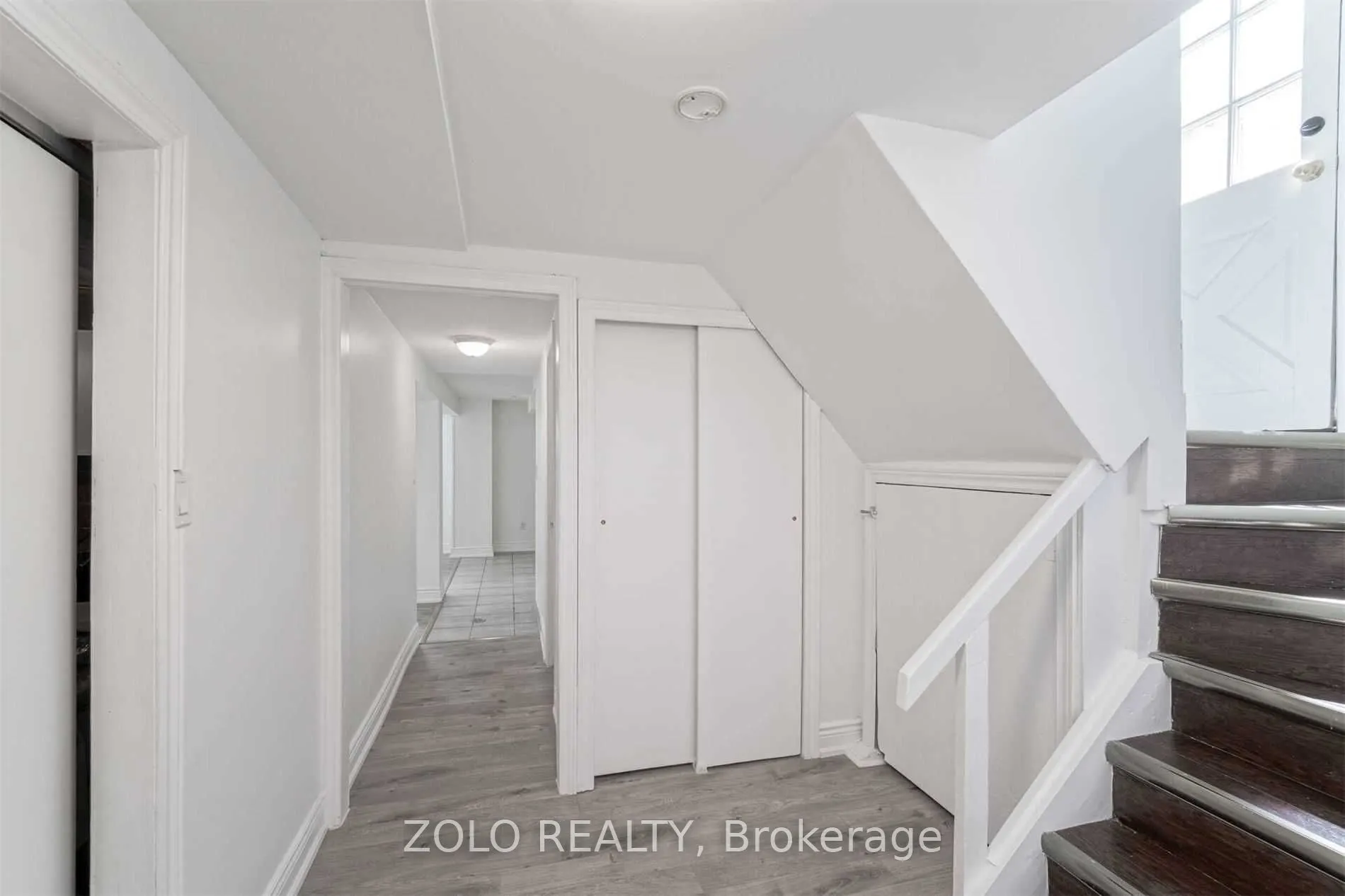 525 Lynett Crescent