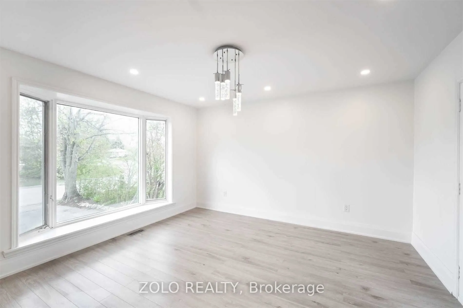 525 Lynett Crescent