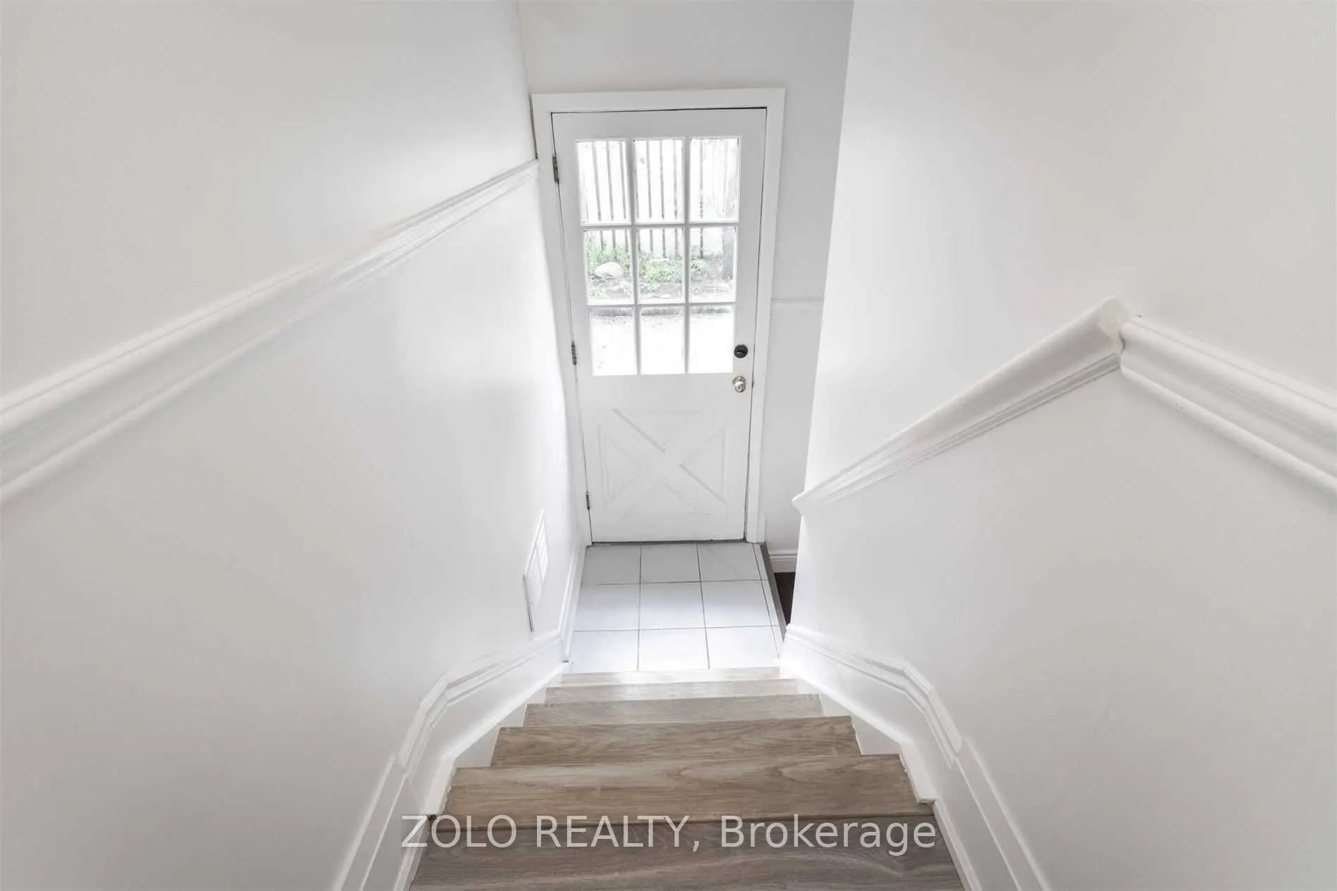 525 Lynett Crescent