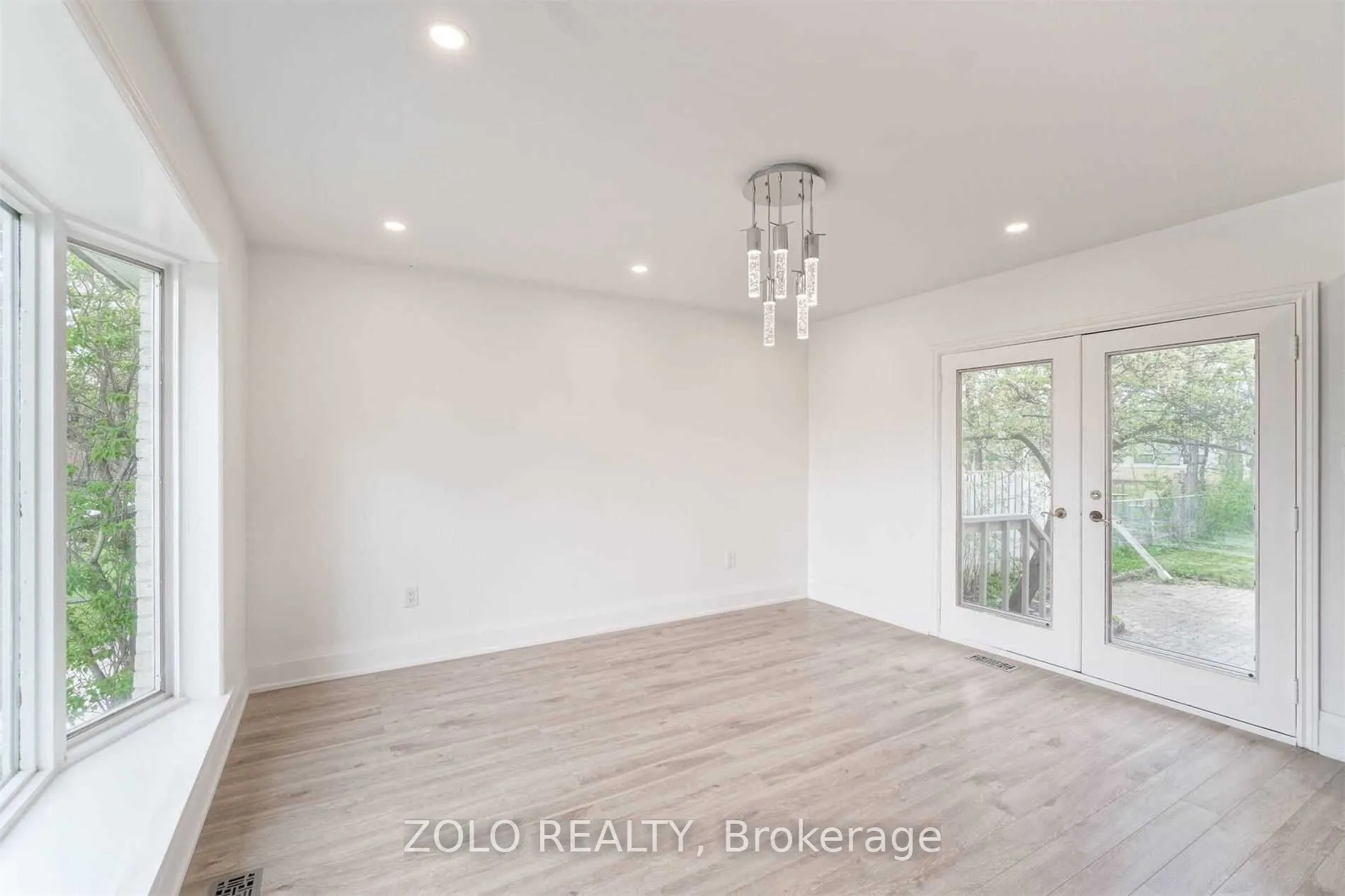 525 Lynett Crescent