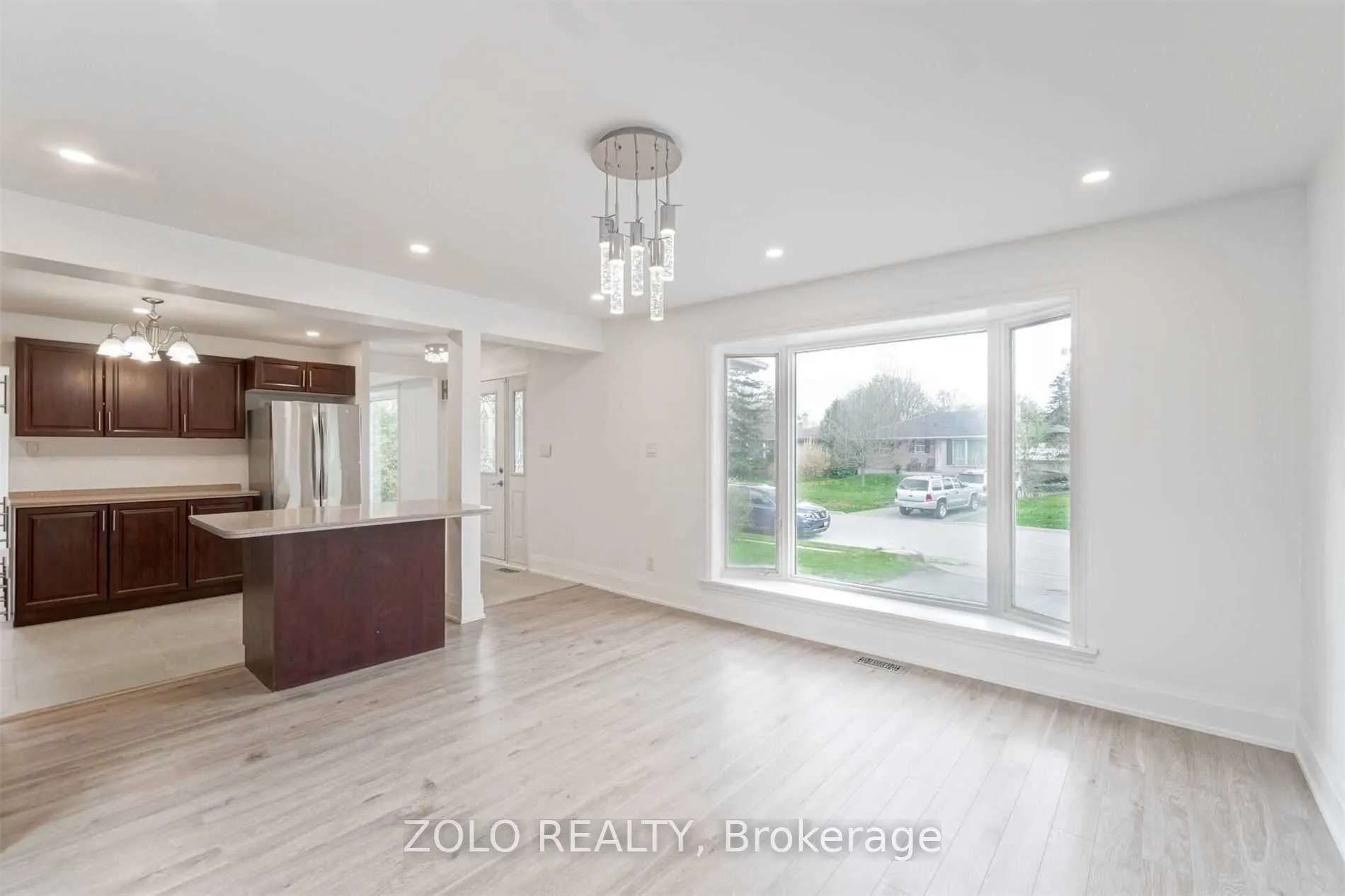 525 Lynett Crescent