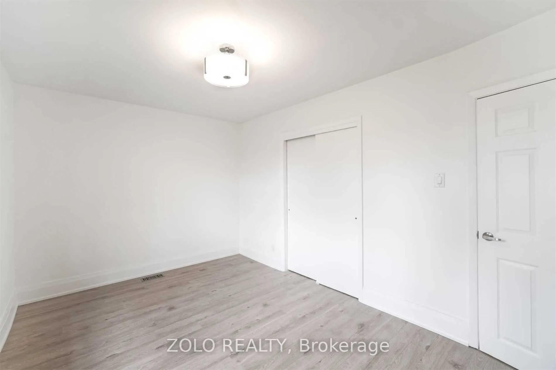 525 Lynett Crescent
