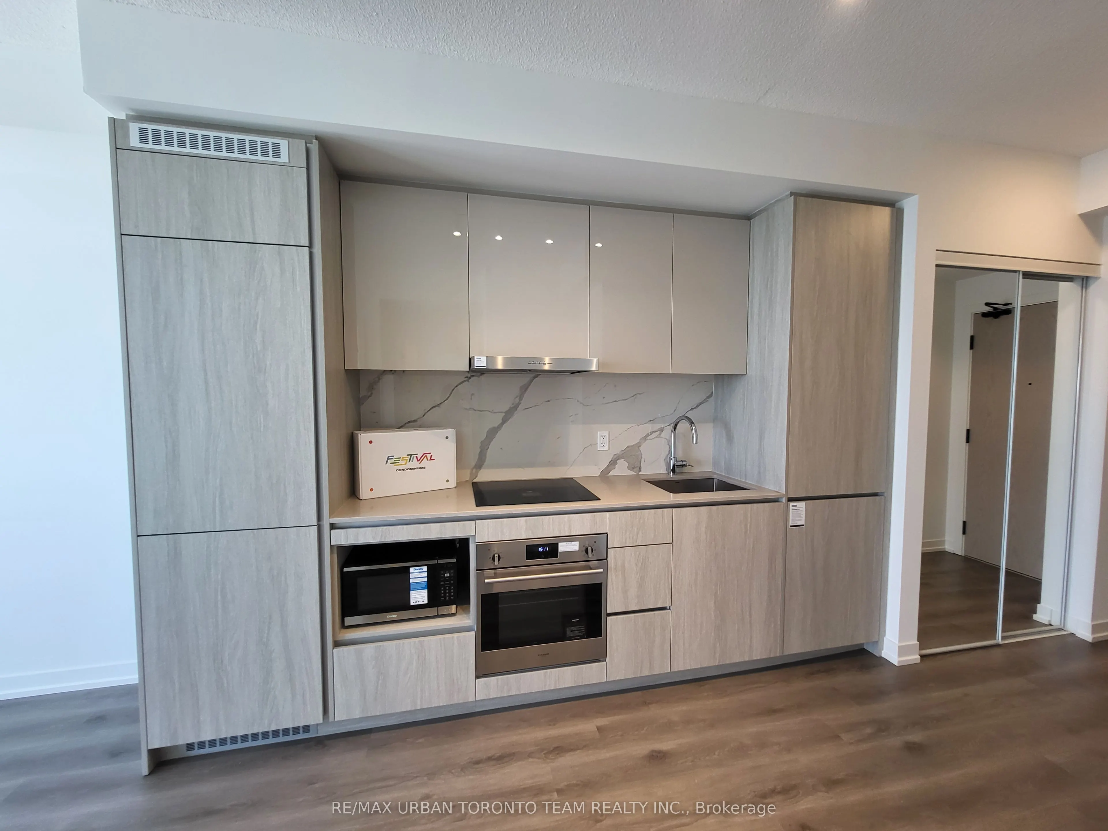 28 Interchange Way, #3501