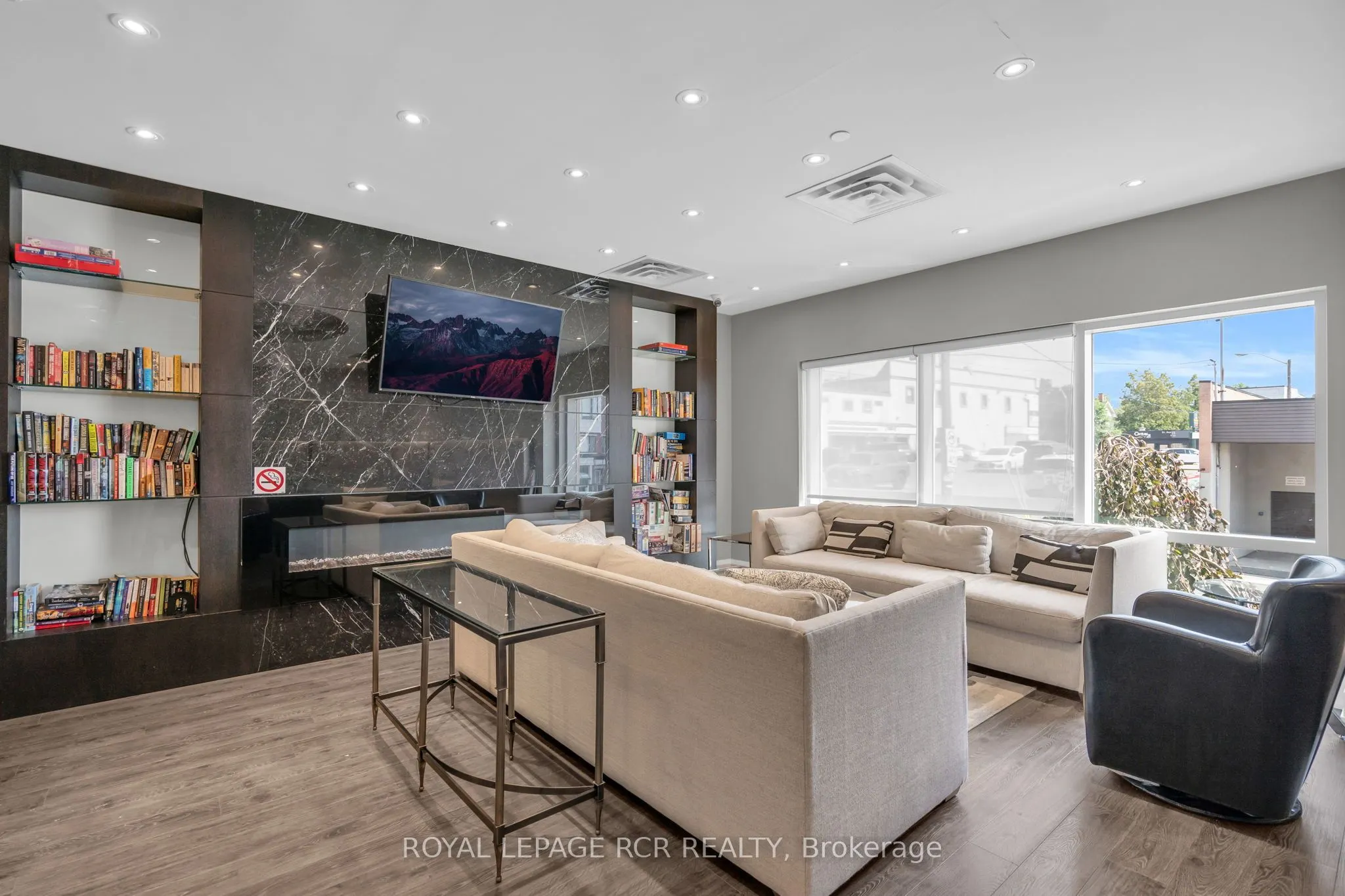 15277 Yonge Street, #409