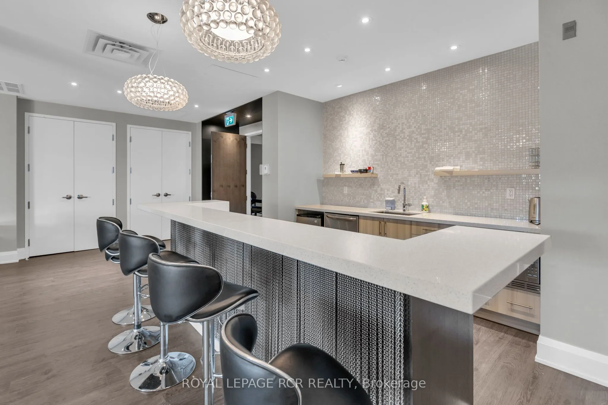 15277 Yonge Street, #409