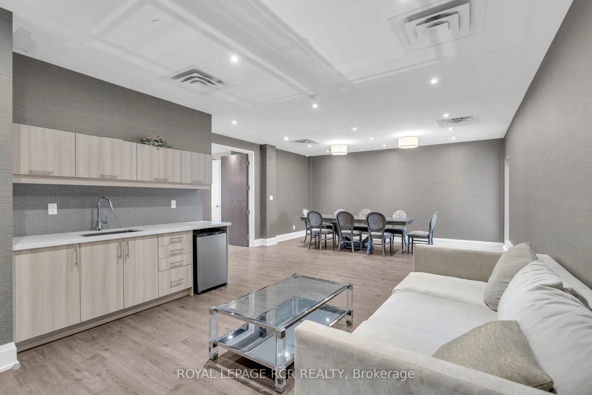 15277 Yonge Street, #409