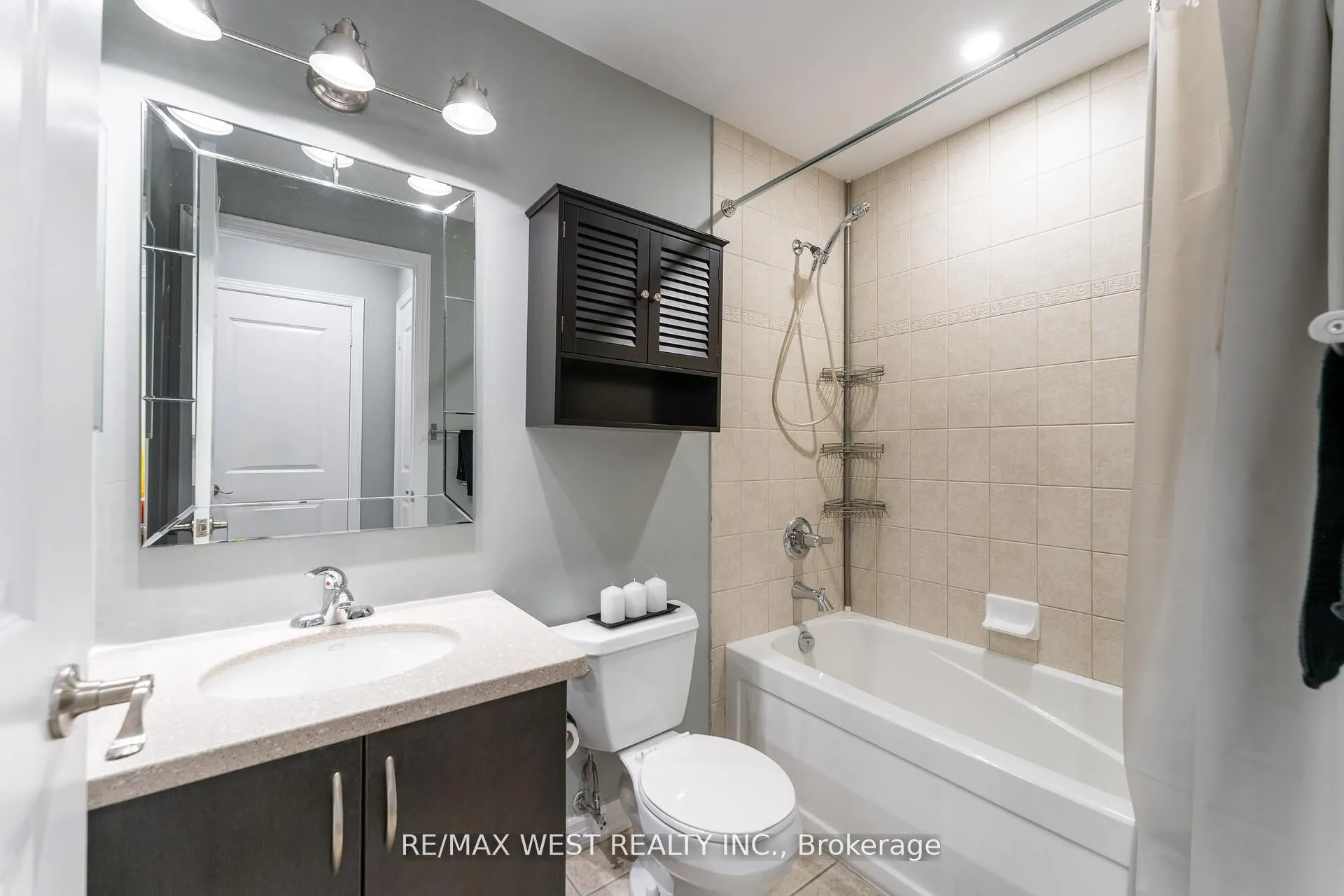 9225 Jane Street, #916