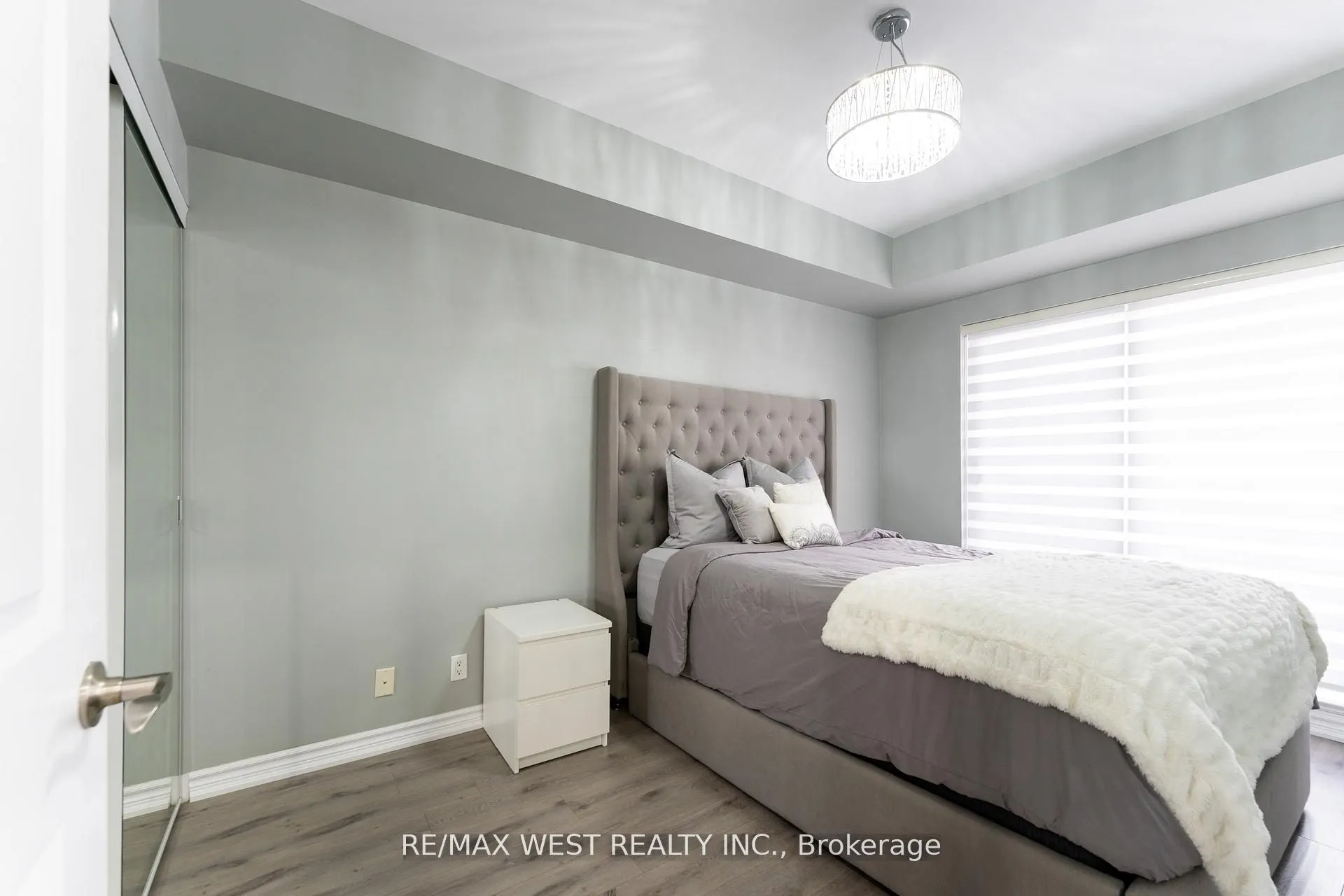 9225 Jane Street, #916