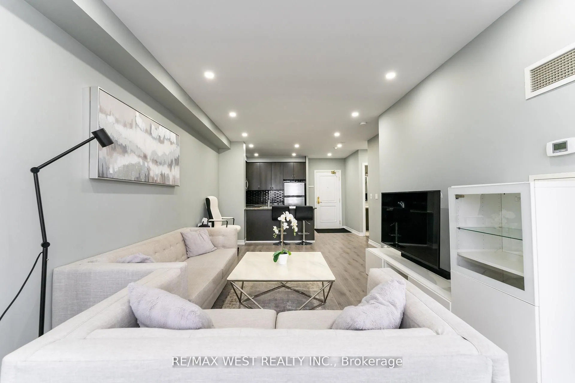 9225 Jane Street, #916