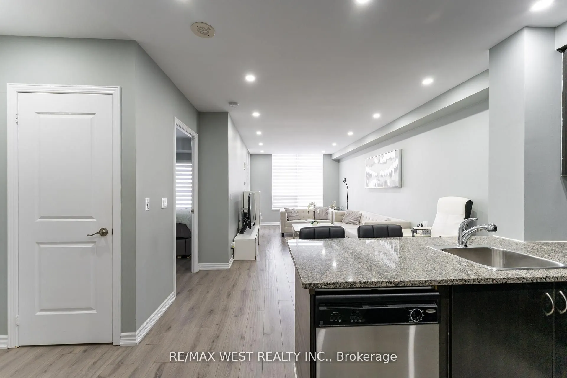 9225 Jane Street, #916