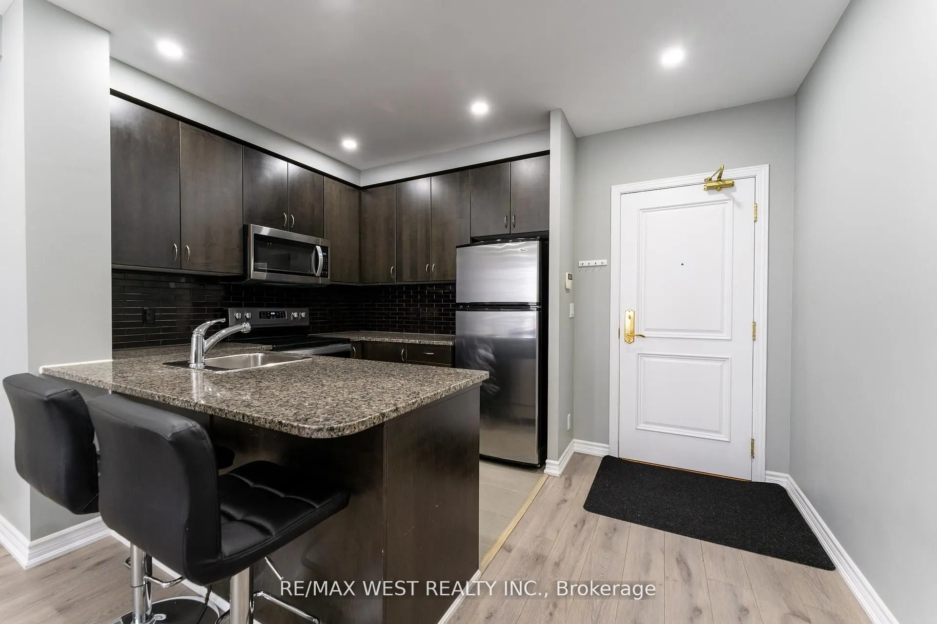 9225 Jane Street, #916