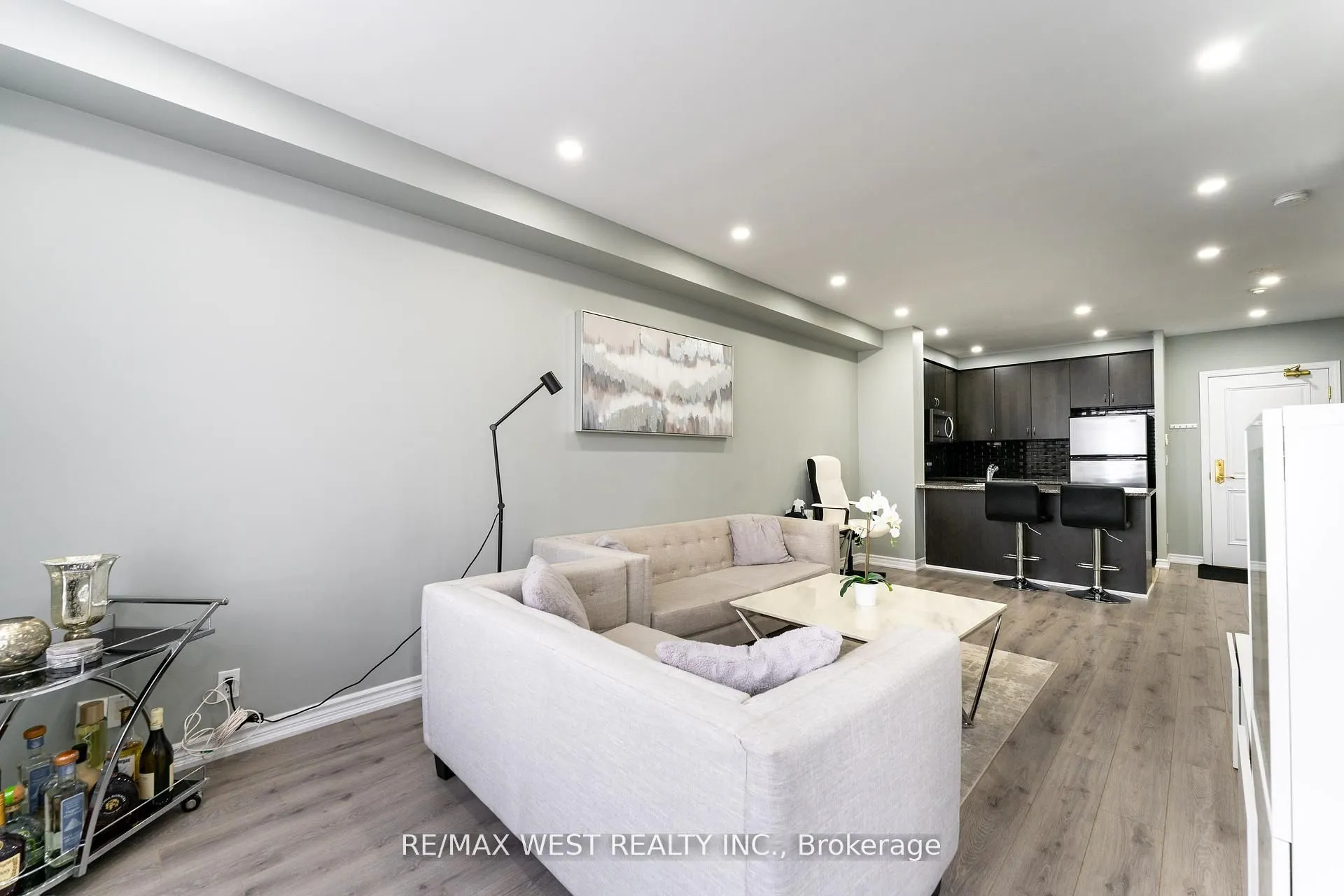 9225 Jane Street, #916