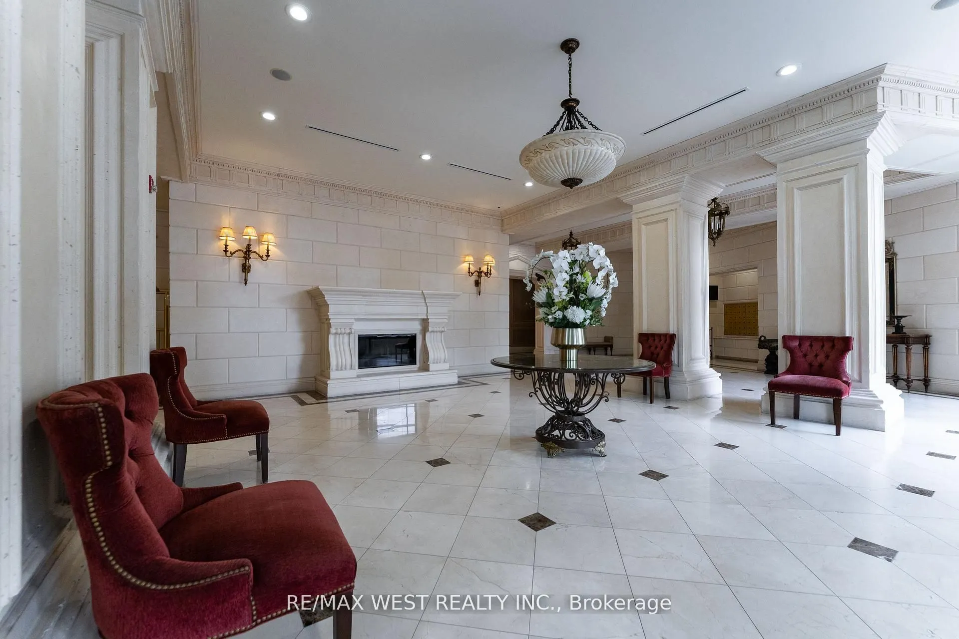 9225 Jane Street, #916