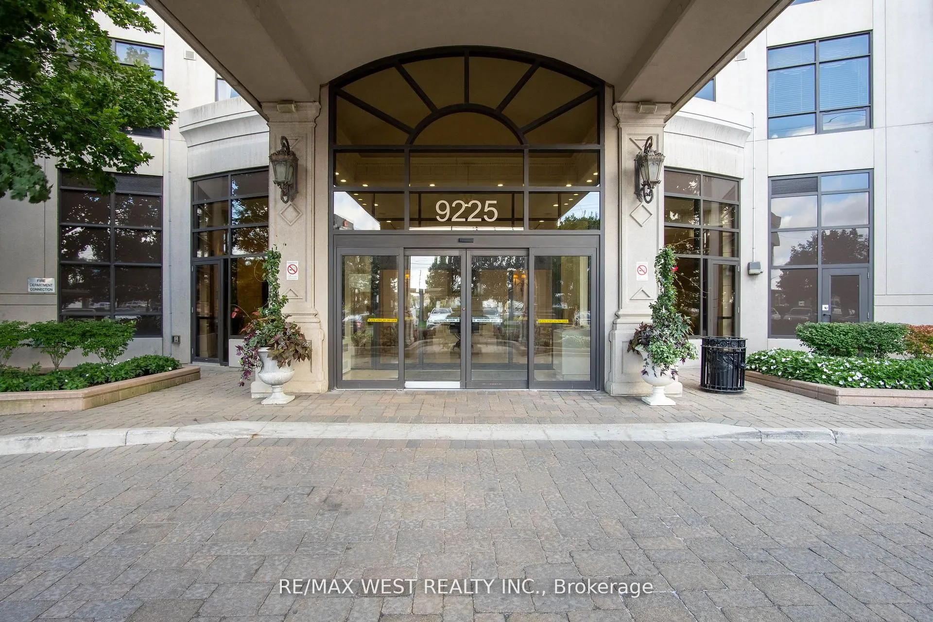 9225 Jane Street, #916