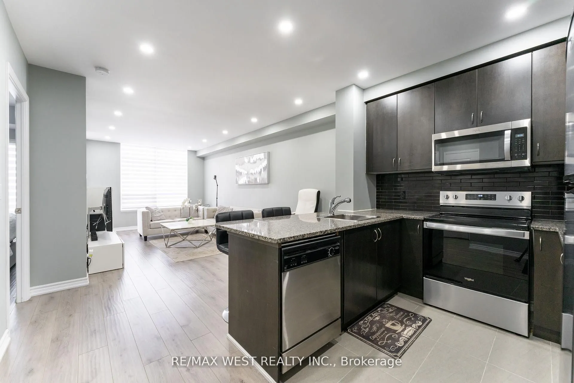 9225 Jane Street, #916