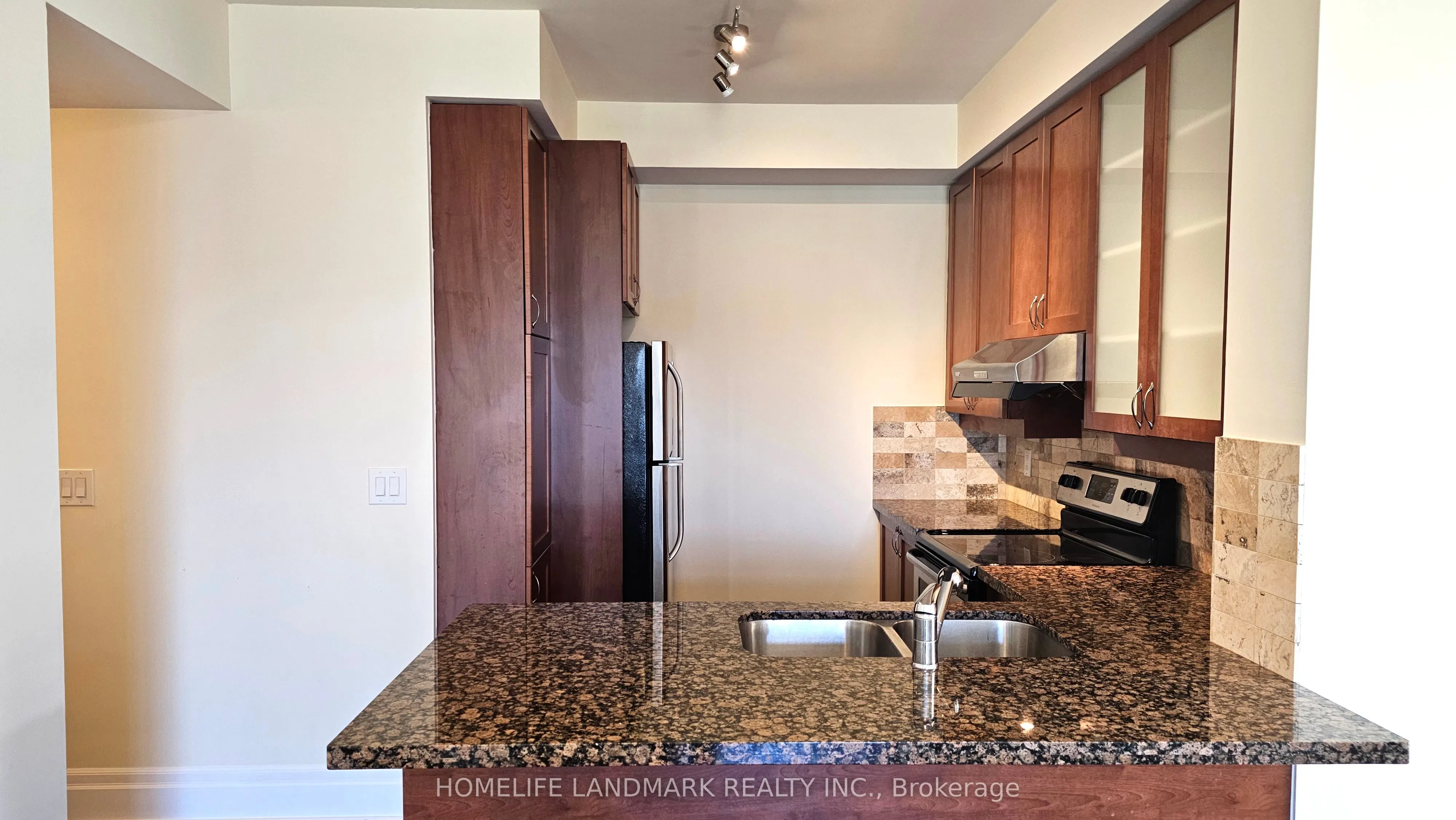 131 Upper Duke Crescent, #415