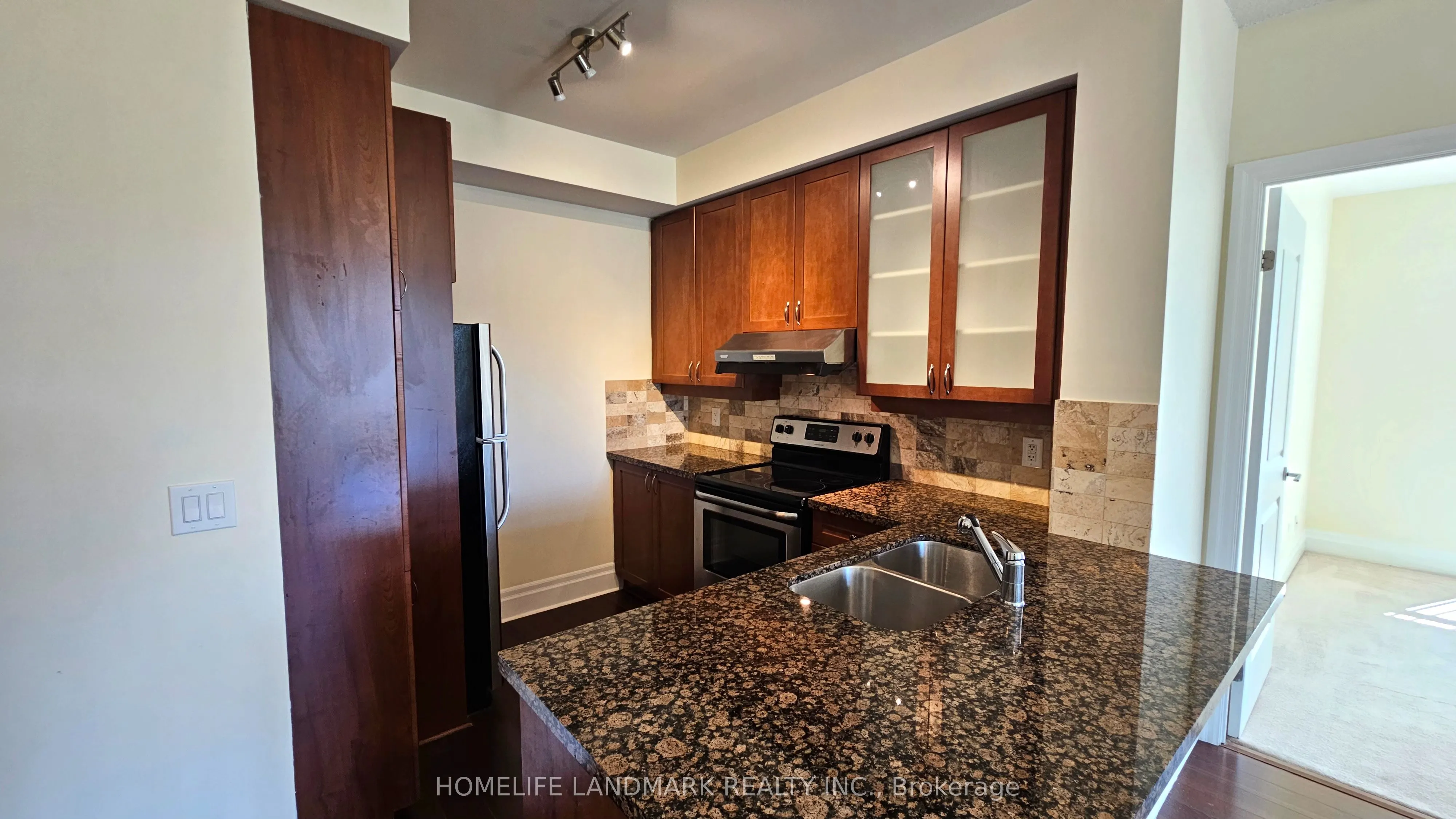 131 Upper Duke Crescent, #415