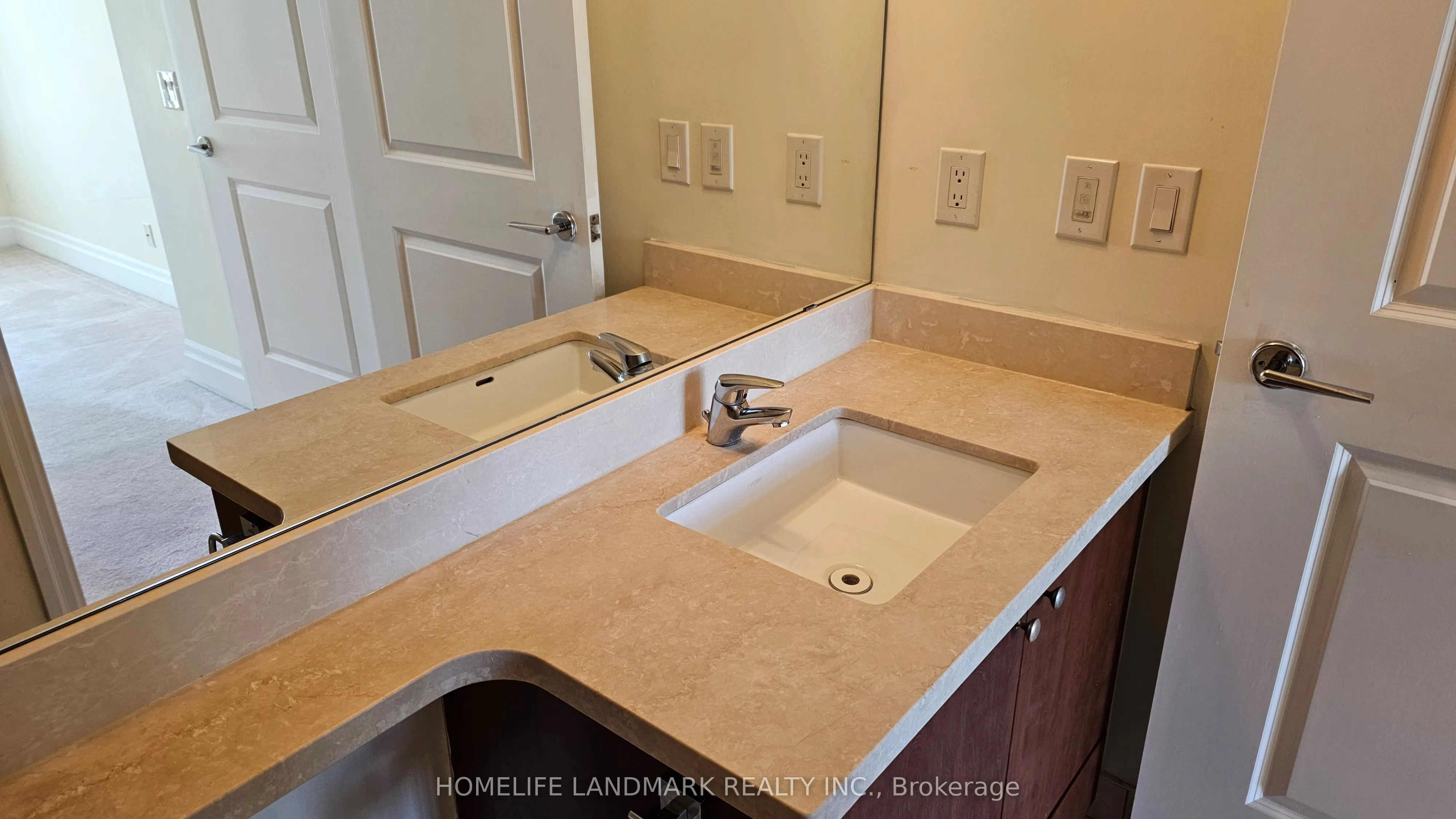 131 Upper Duke Crescent, #415