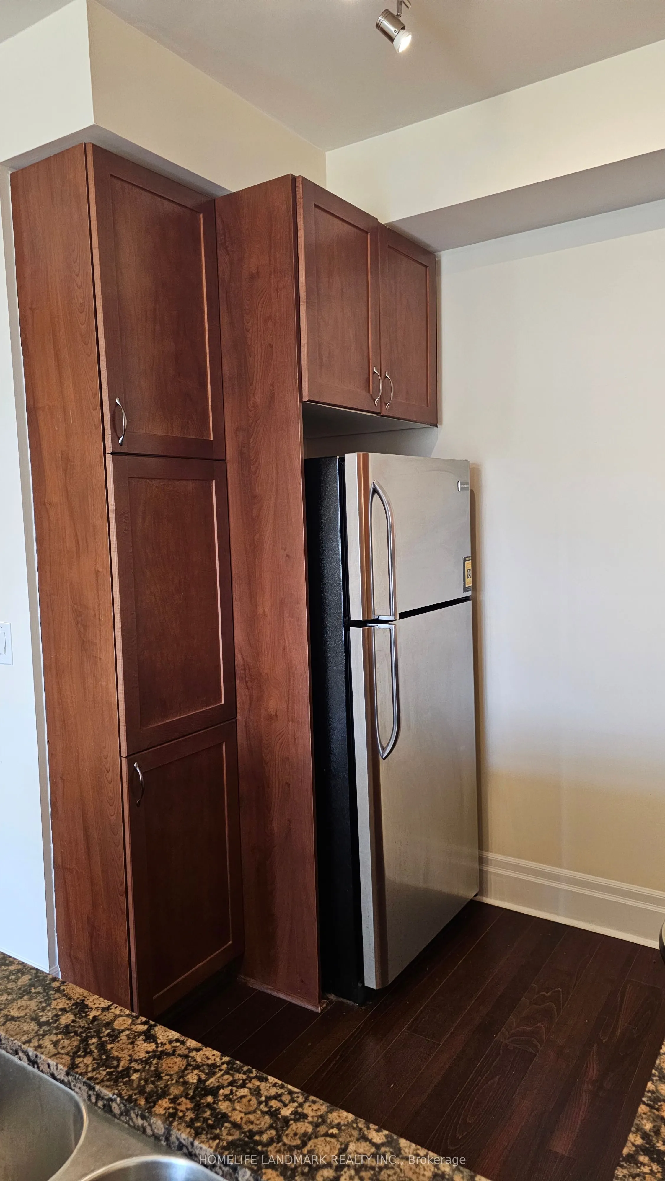 131 Upper Duke Crescent, #415