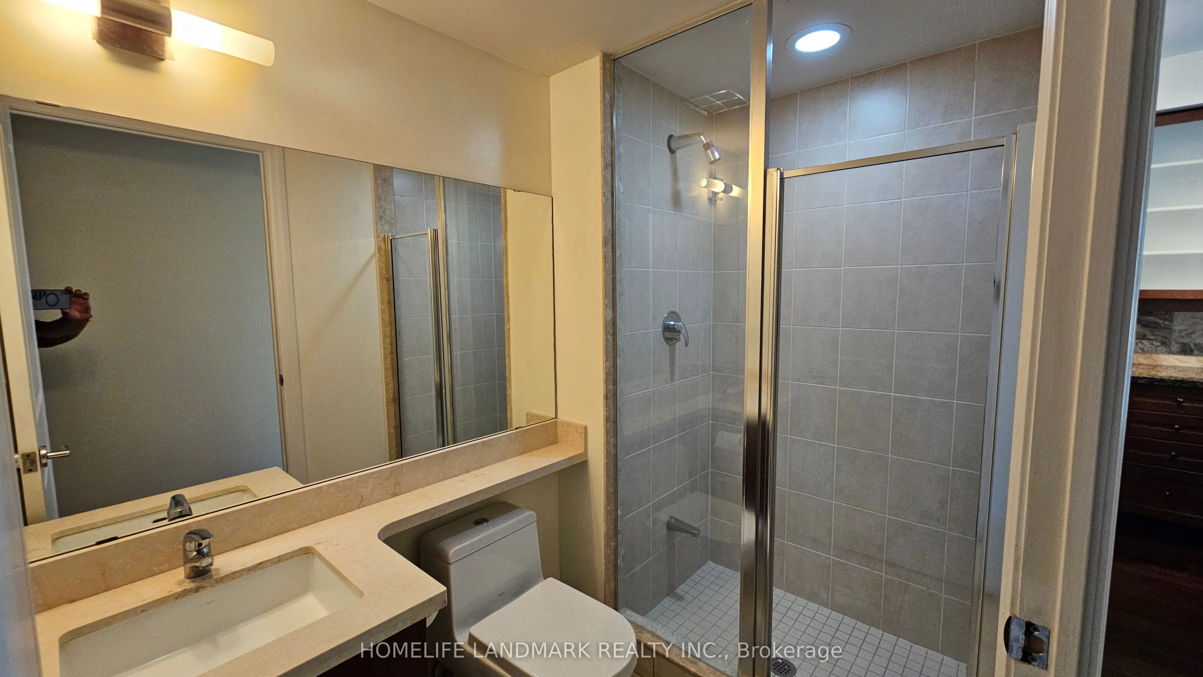 131 Upper Duke Crescent, #415