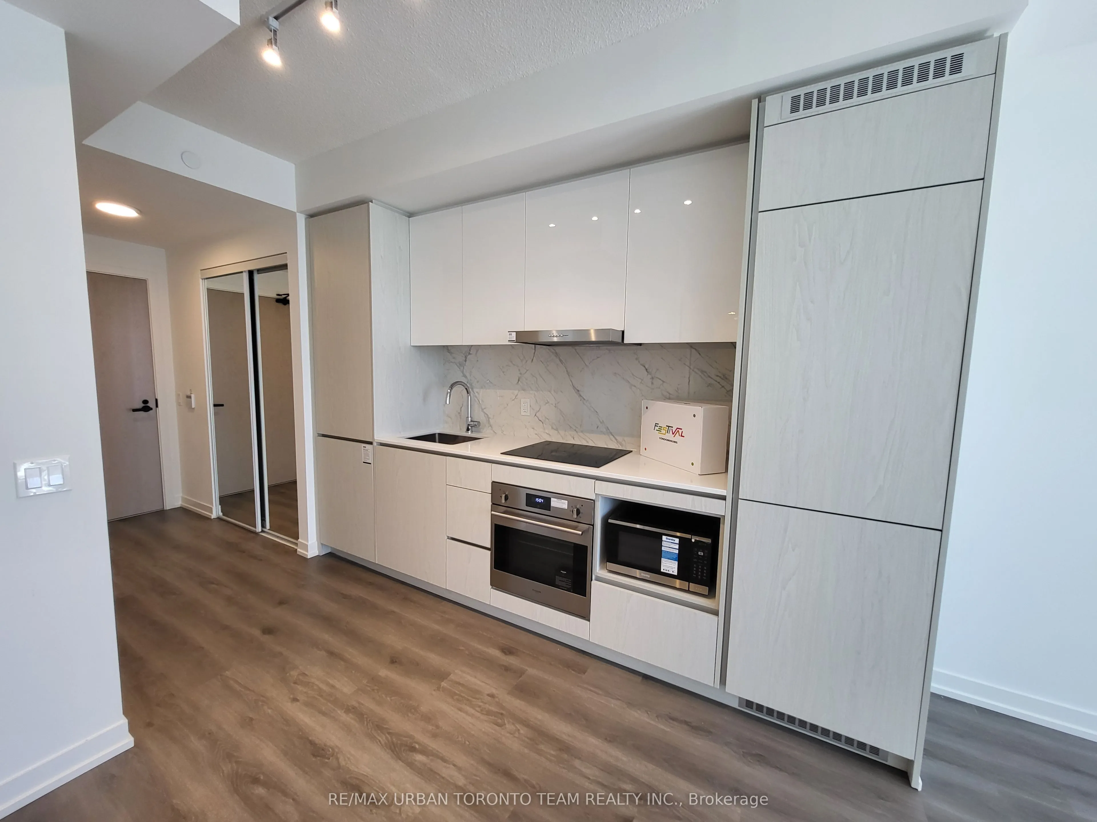 28 Interchange Way, #3316