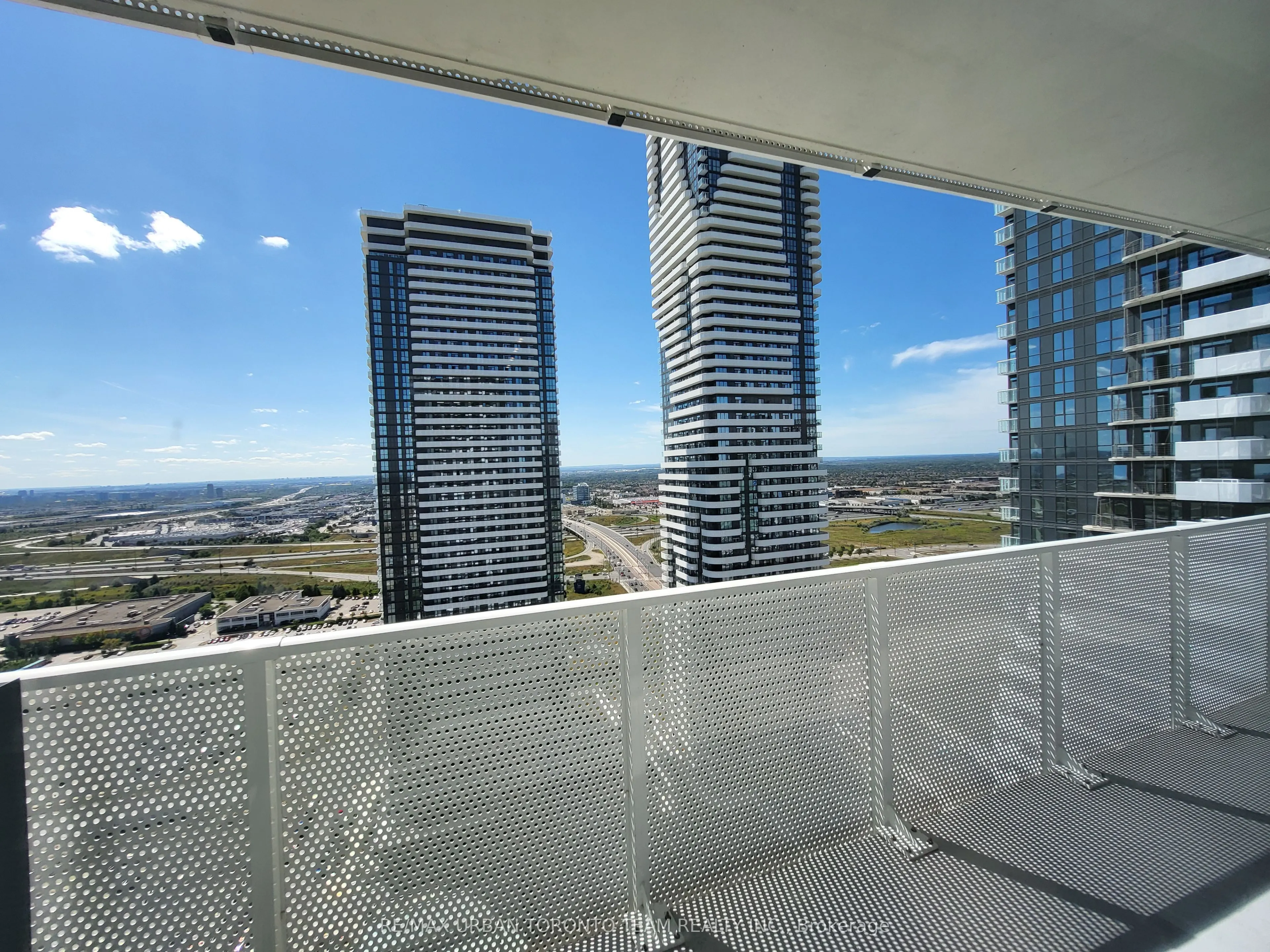 28 Interchange Way, #3316