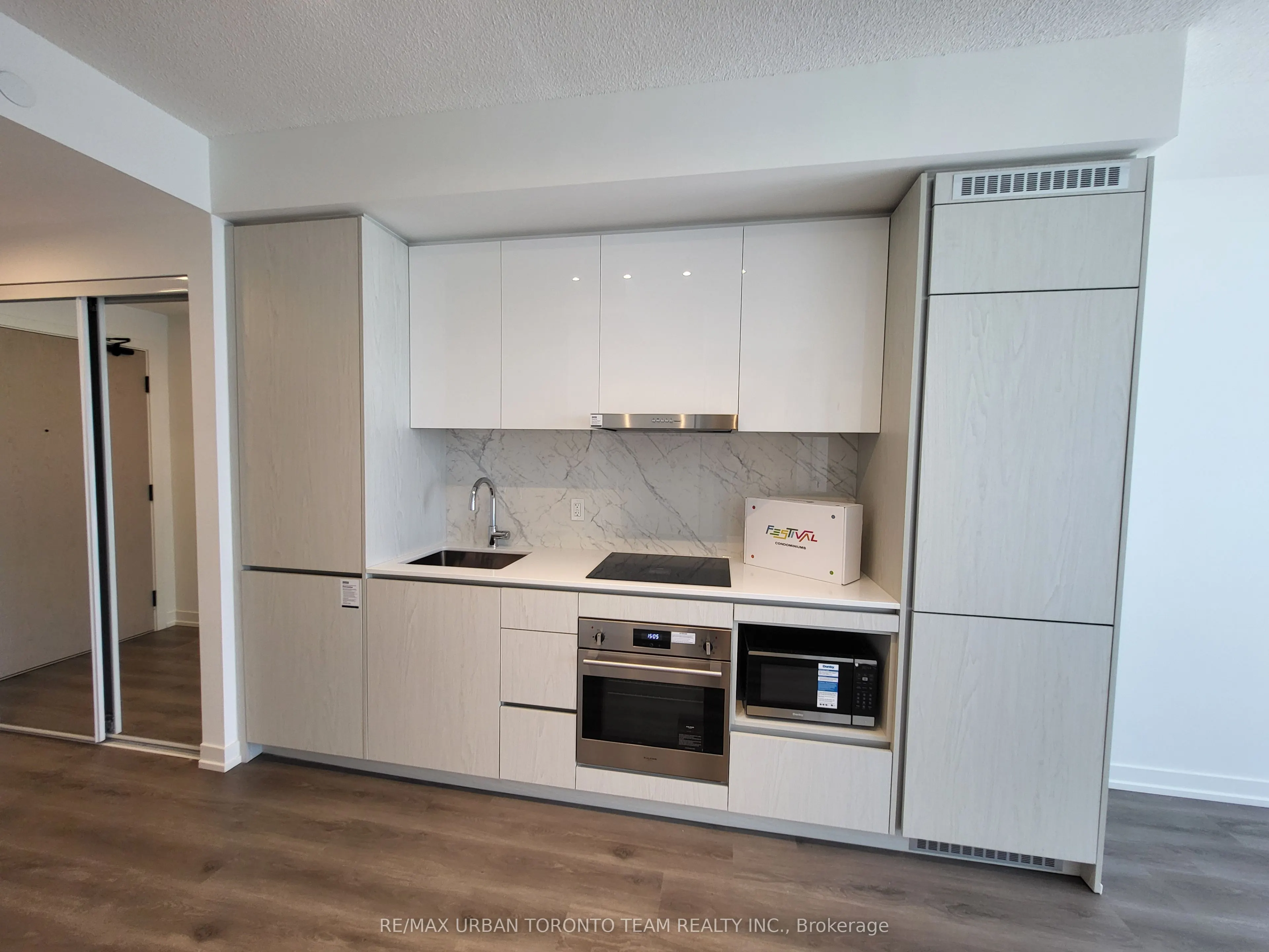 28 Interchange Way, #3316