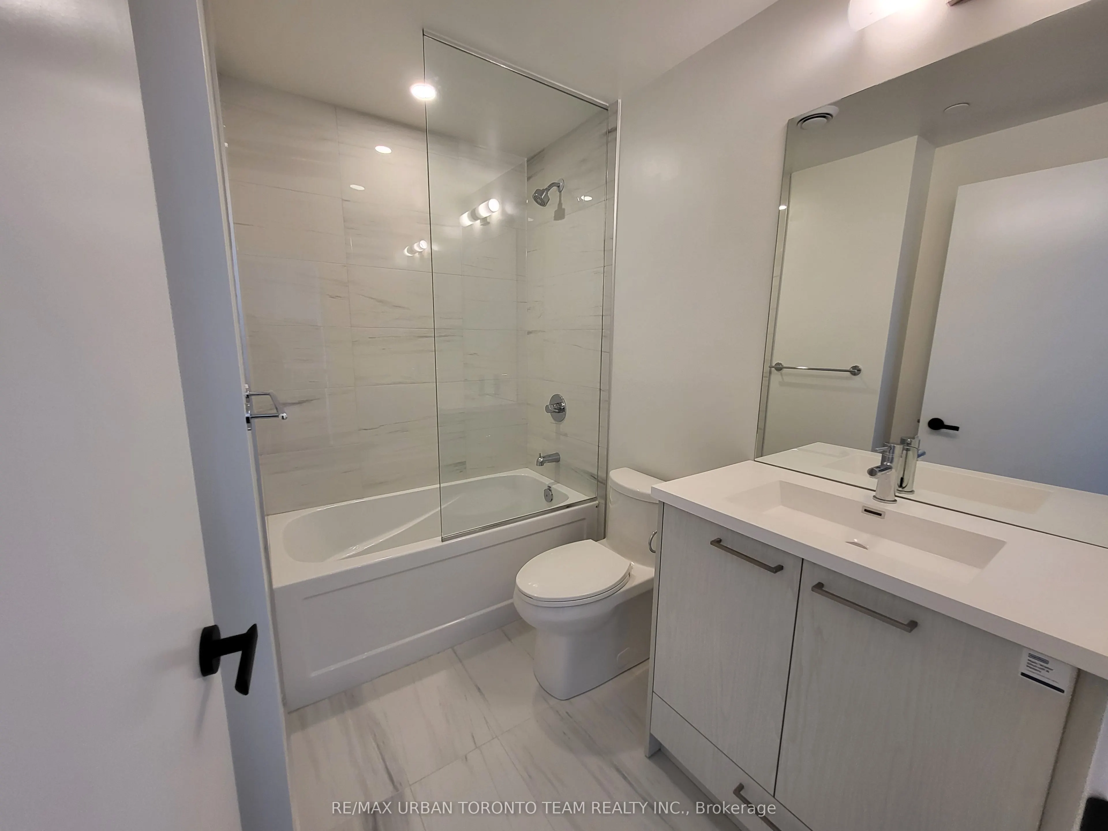 28 Interchange Way, #3316