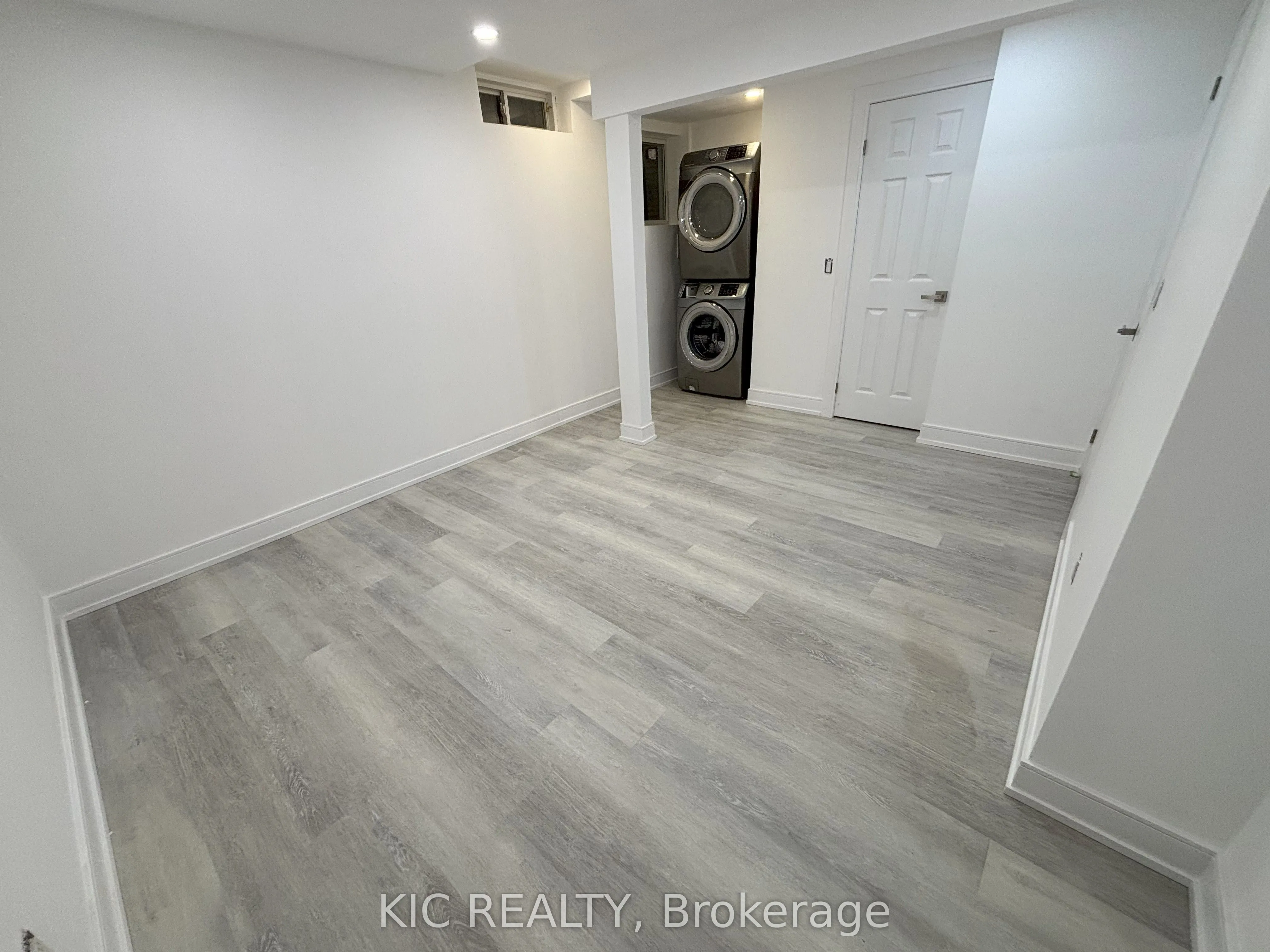 213 Equator Crescent, #Lower Level