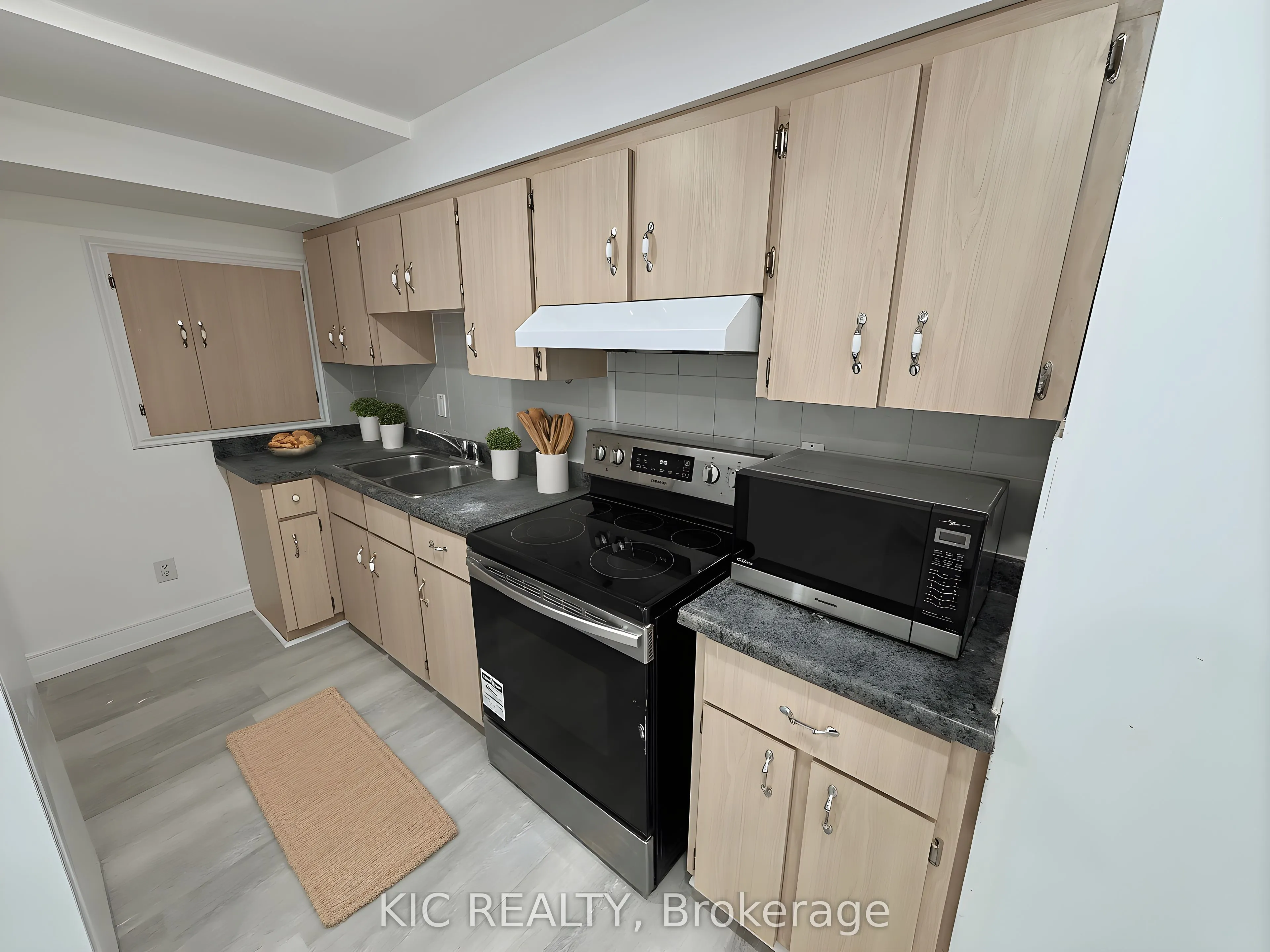 213 Equator Crescent, #Lower Level