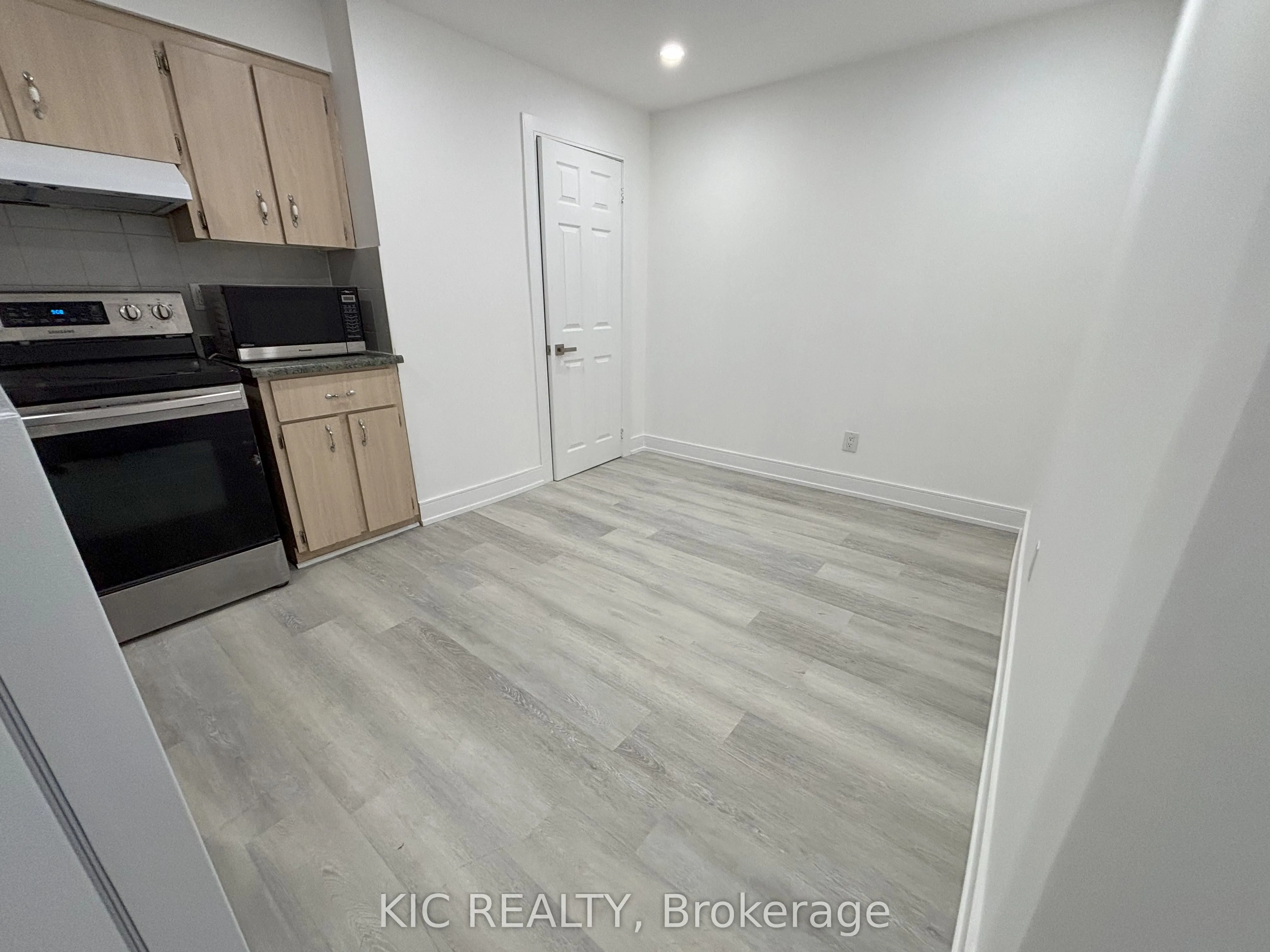 213 Equator Crescent, #Lower Level