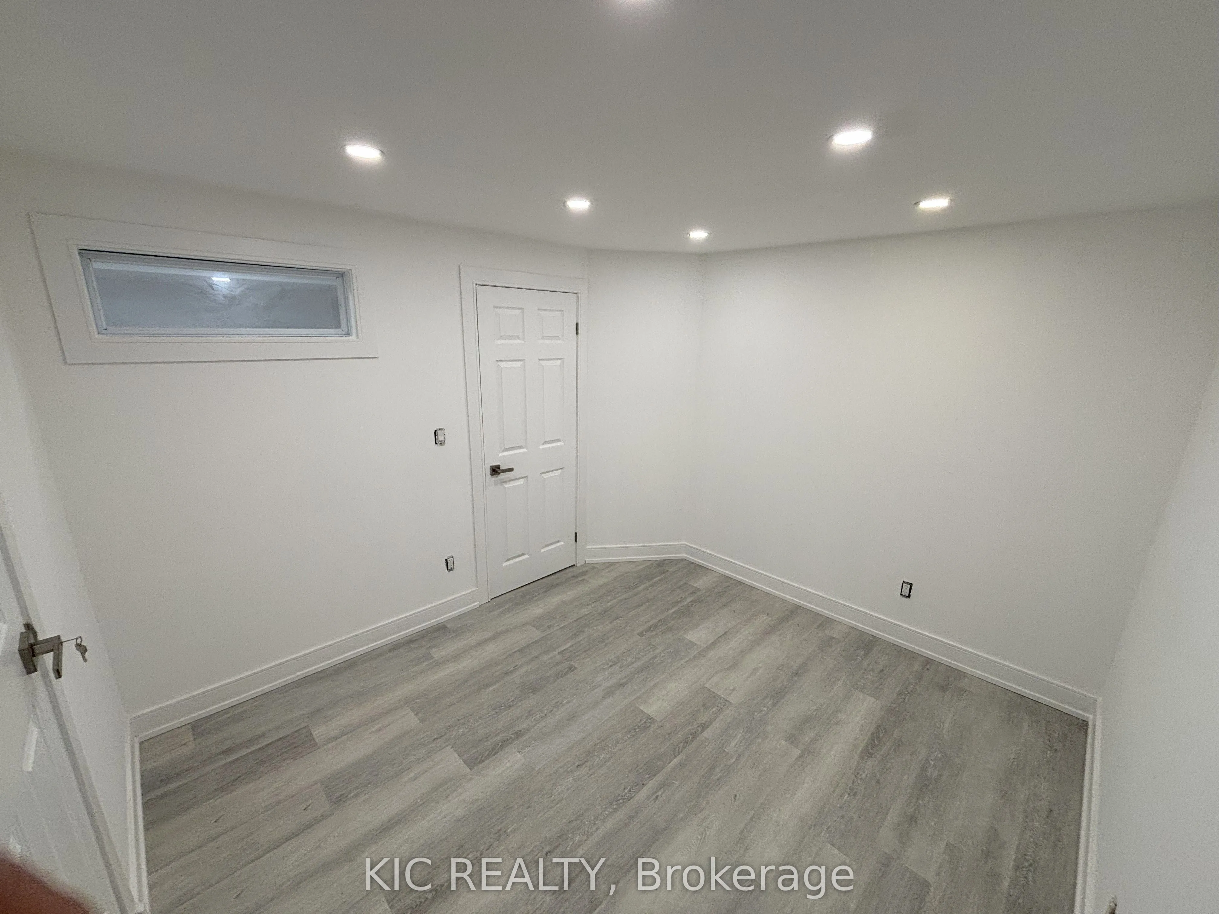 213 Equator Crescent, #Lower Level