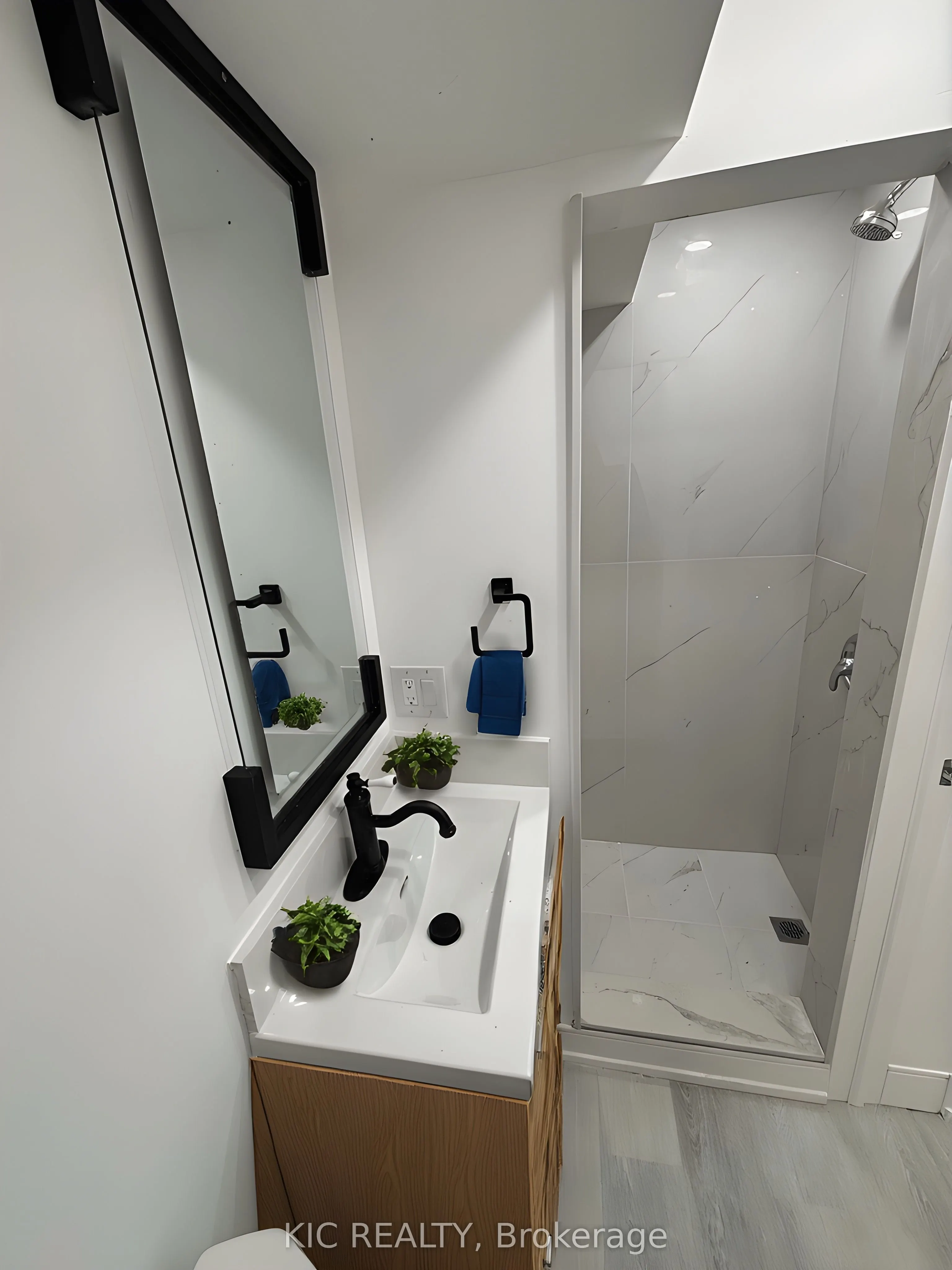 213 Equator Crescent, #Lower Level