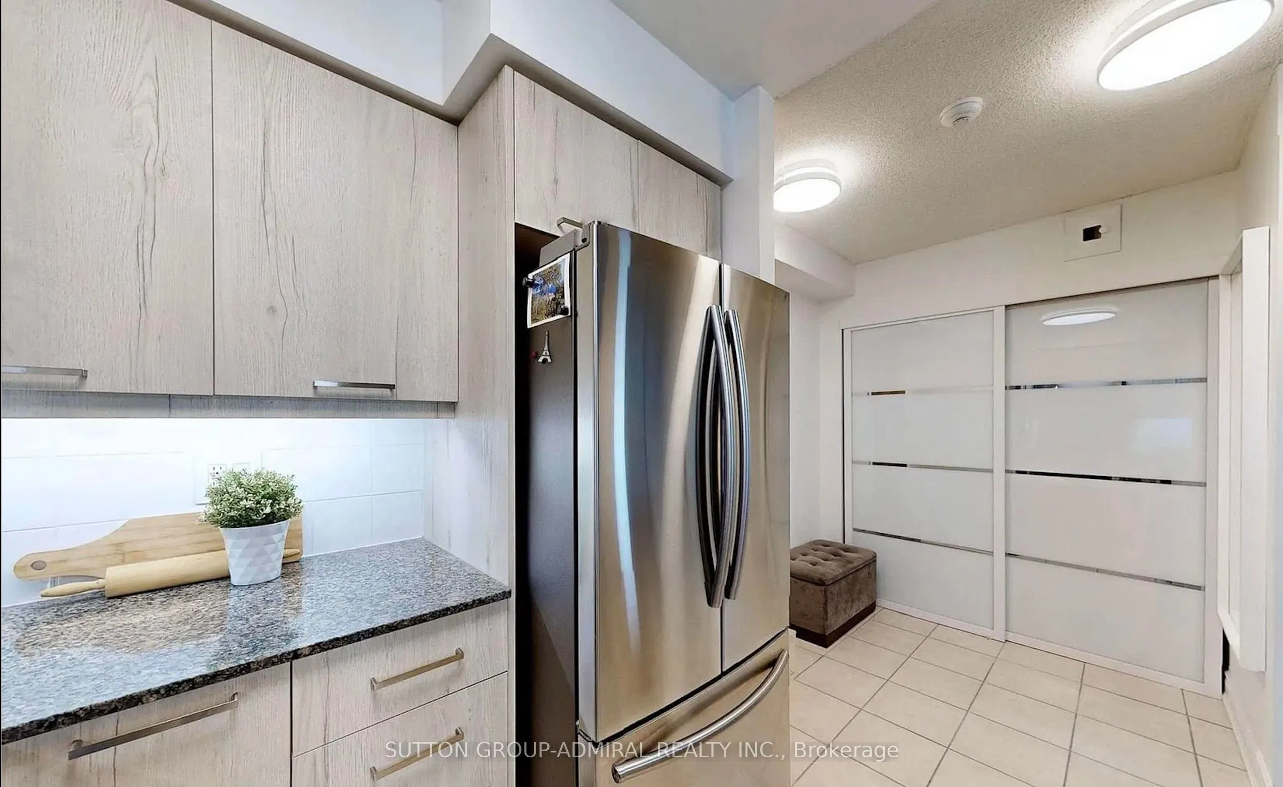 185 Oneida Crescent, #908
