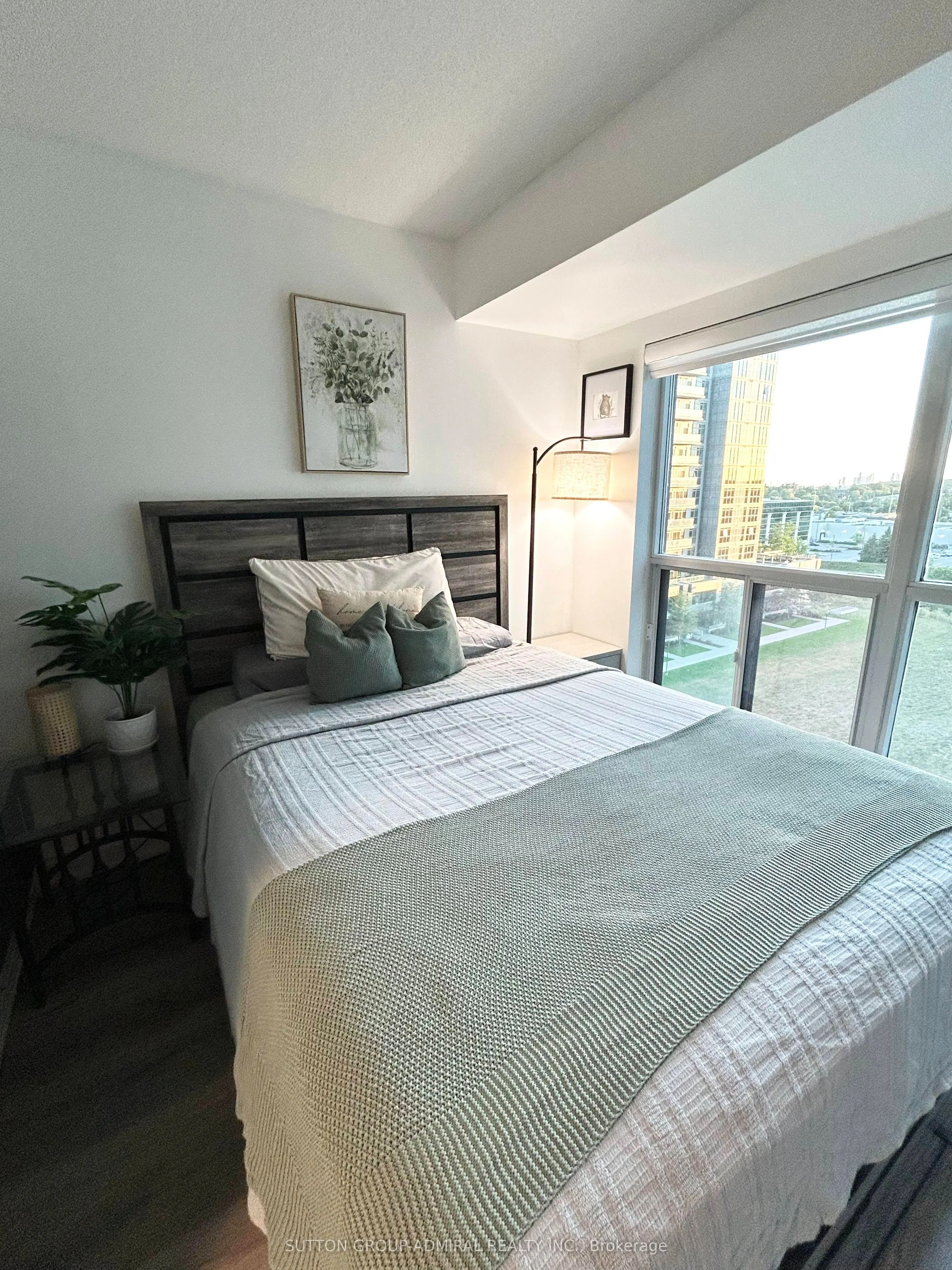 185 Oneida Crescent, #908