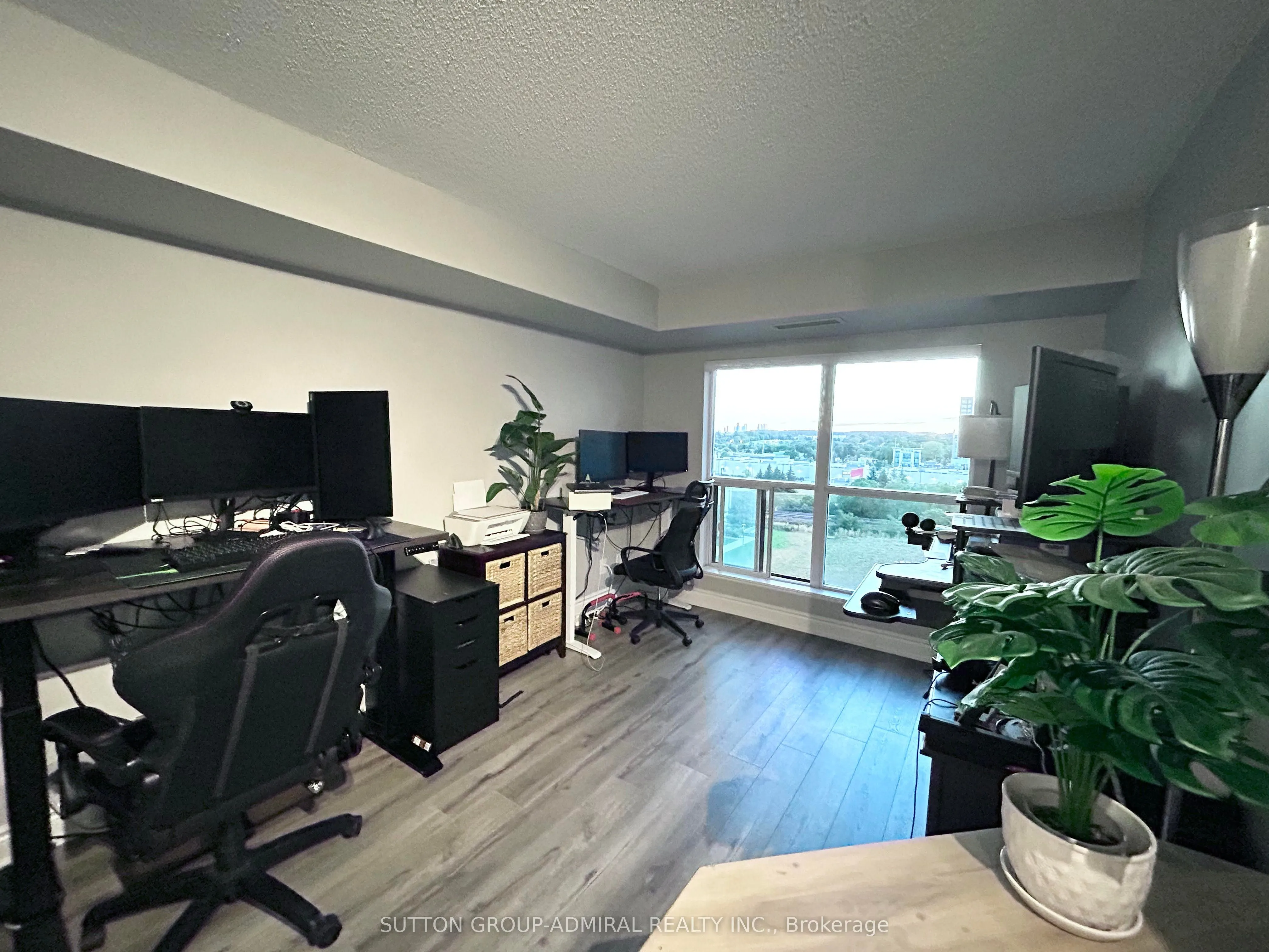 185 Oneida Crescent, #908