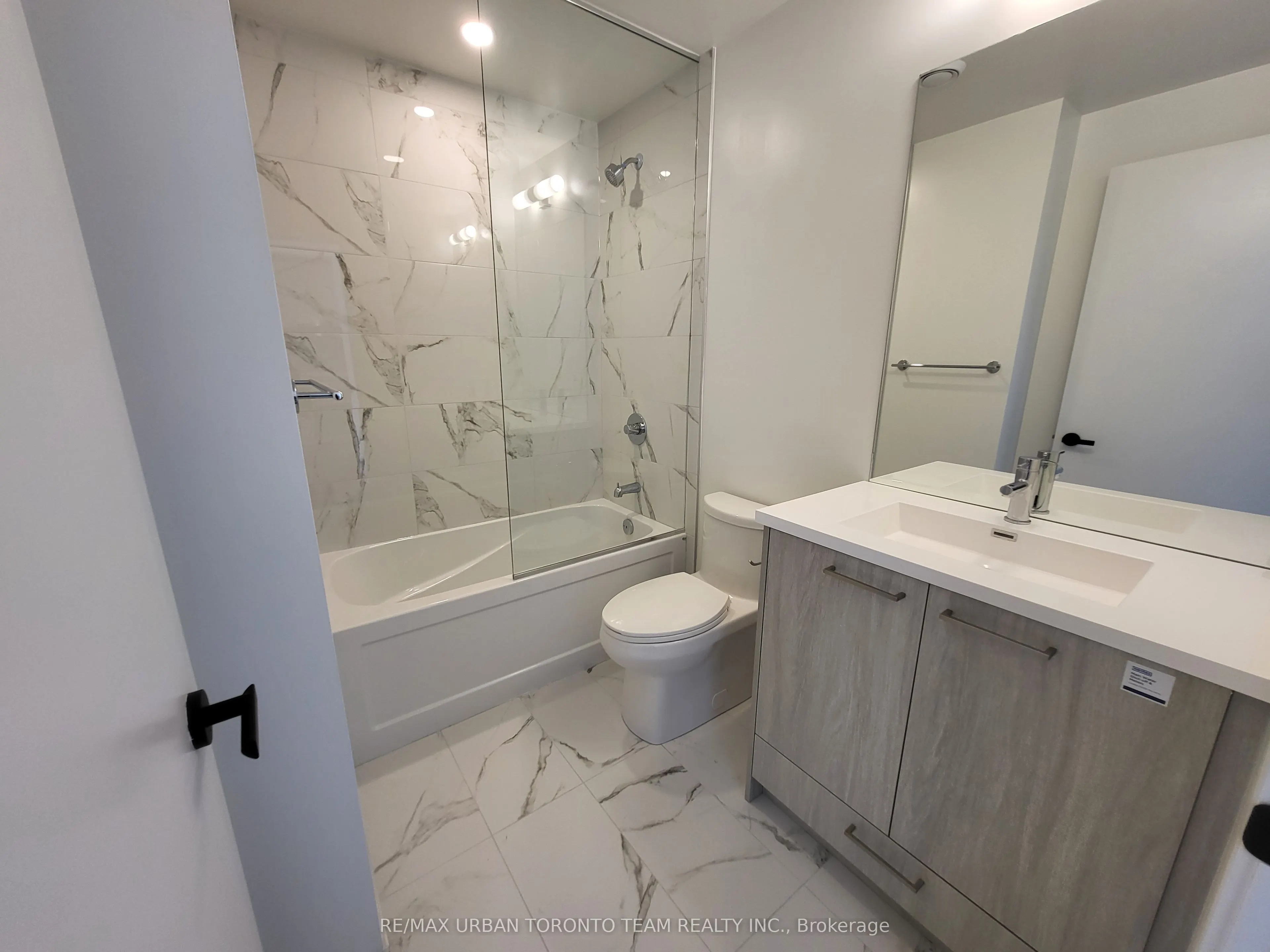 28 Interchange Way, #3516