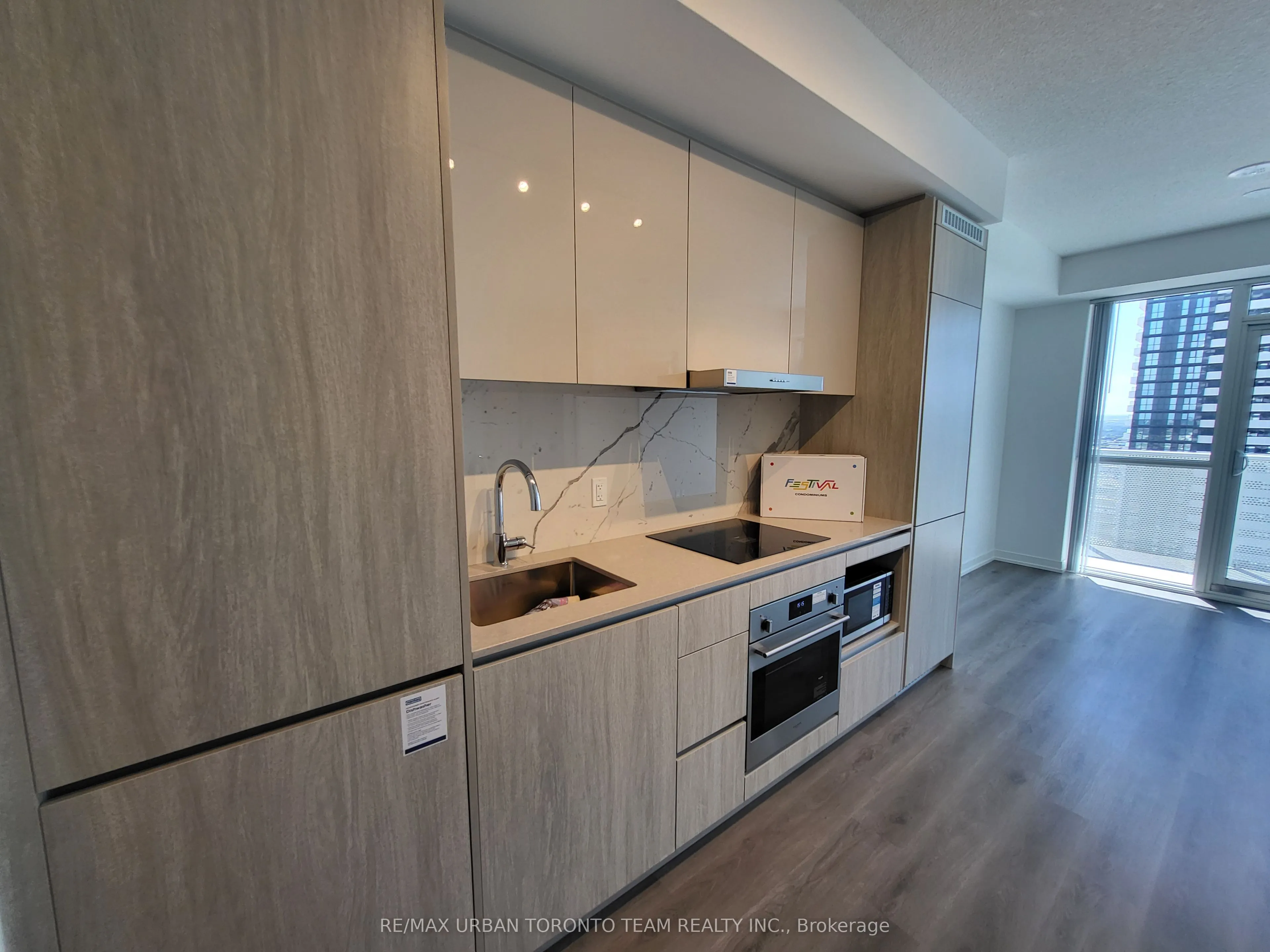 28 Interchange Way, #3516