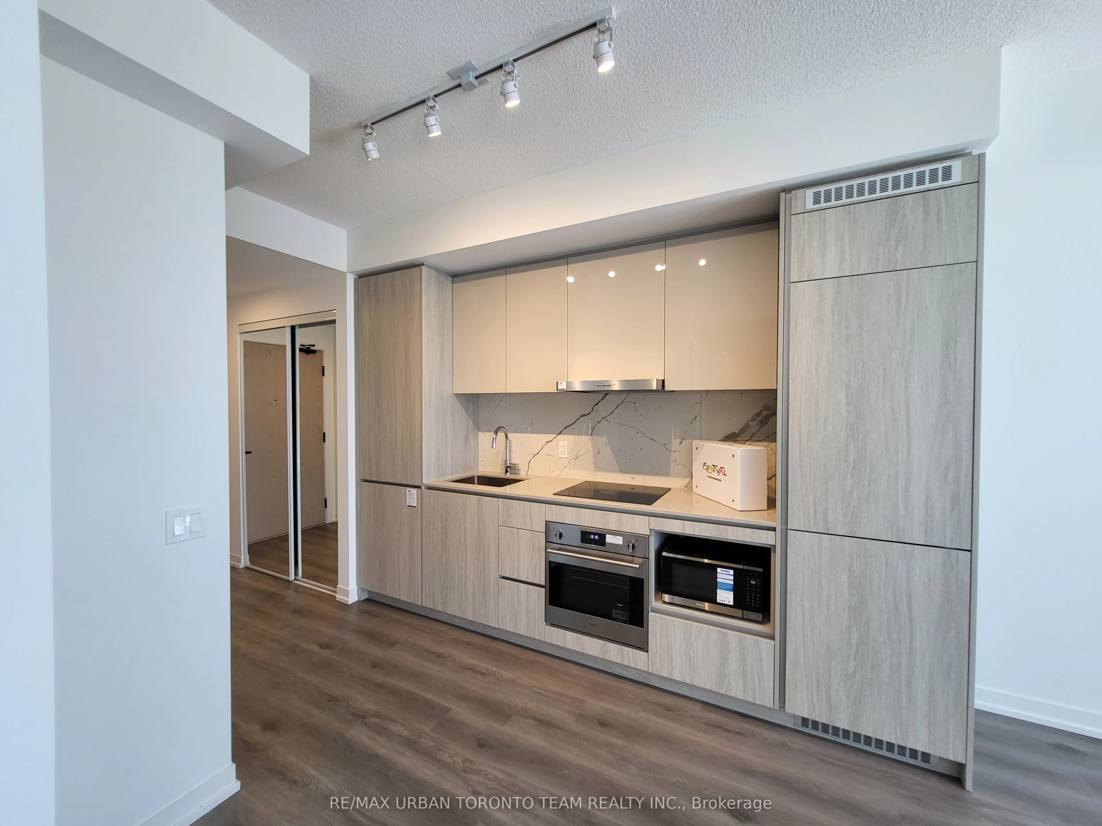 28 Interchange Way, #3516