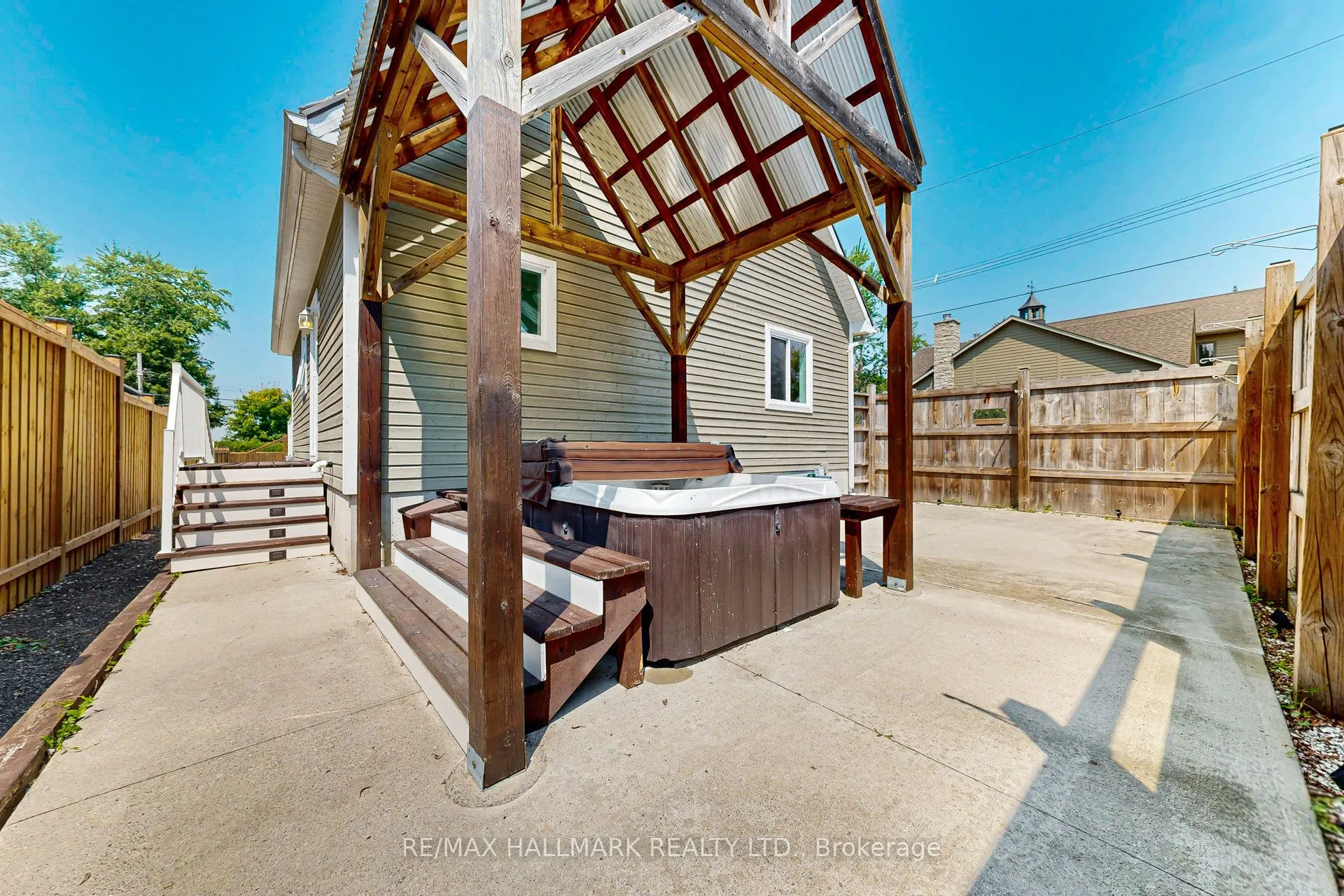 941 Lake Drive N