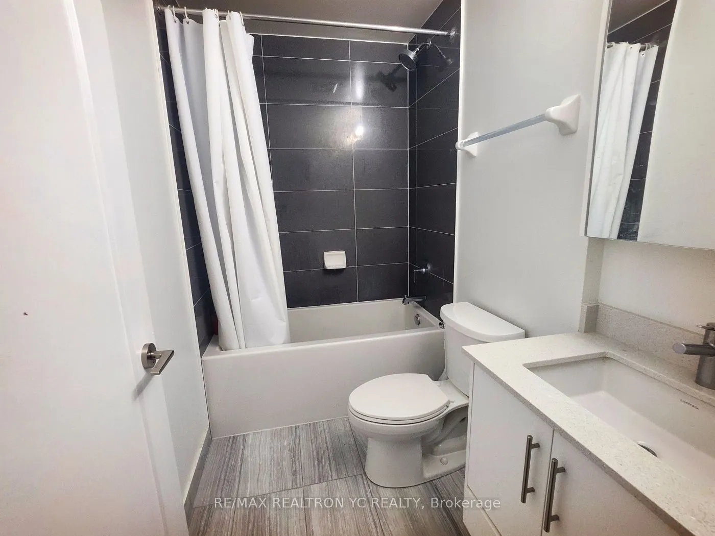 95 Oneida Crescent, #305