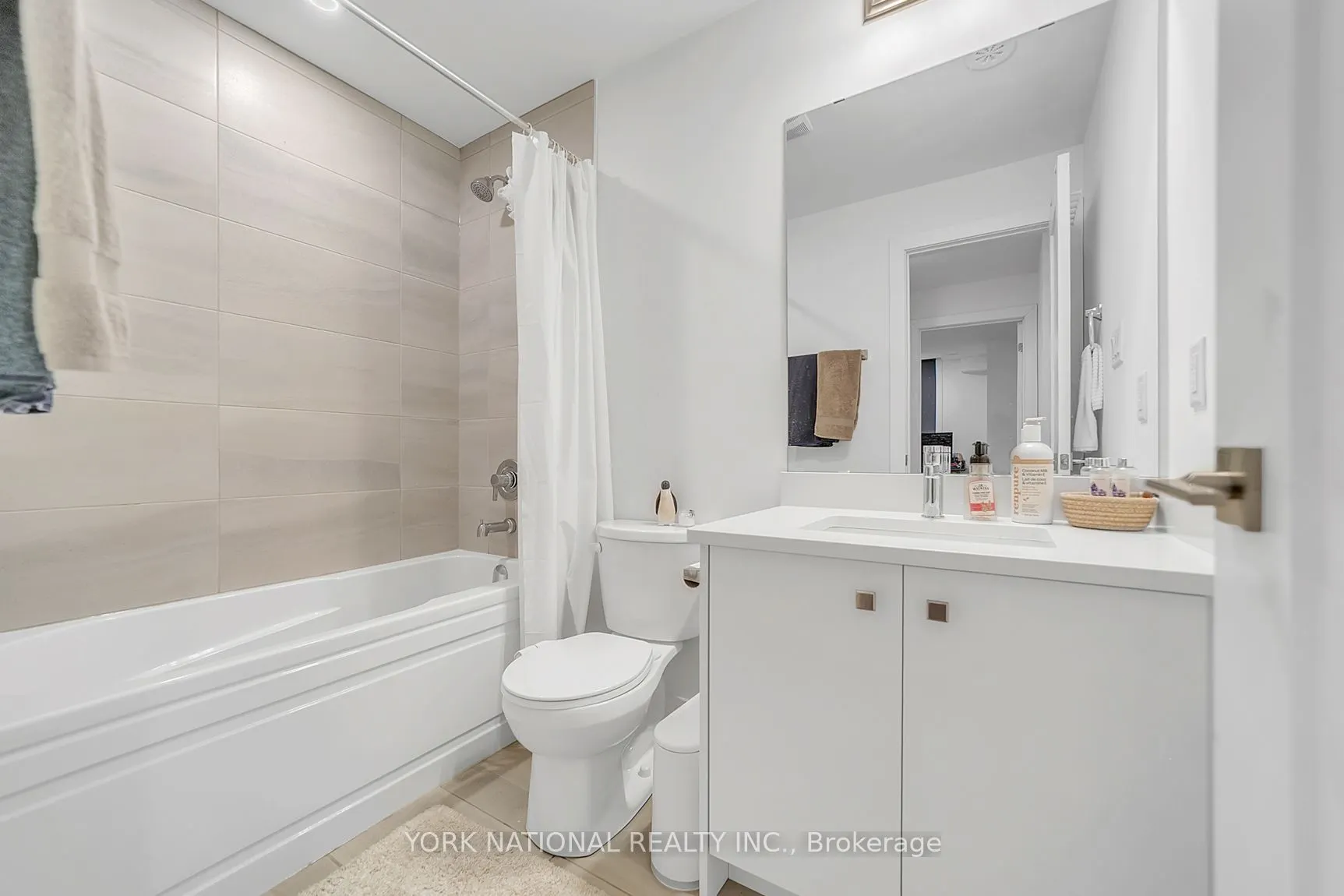 3 Bond Crescent, #10